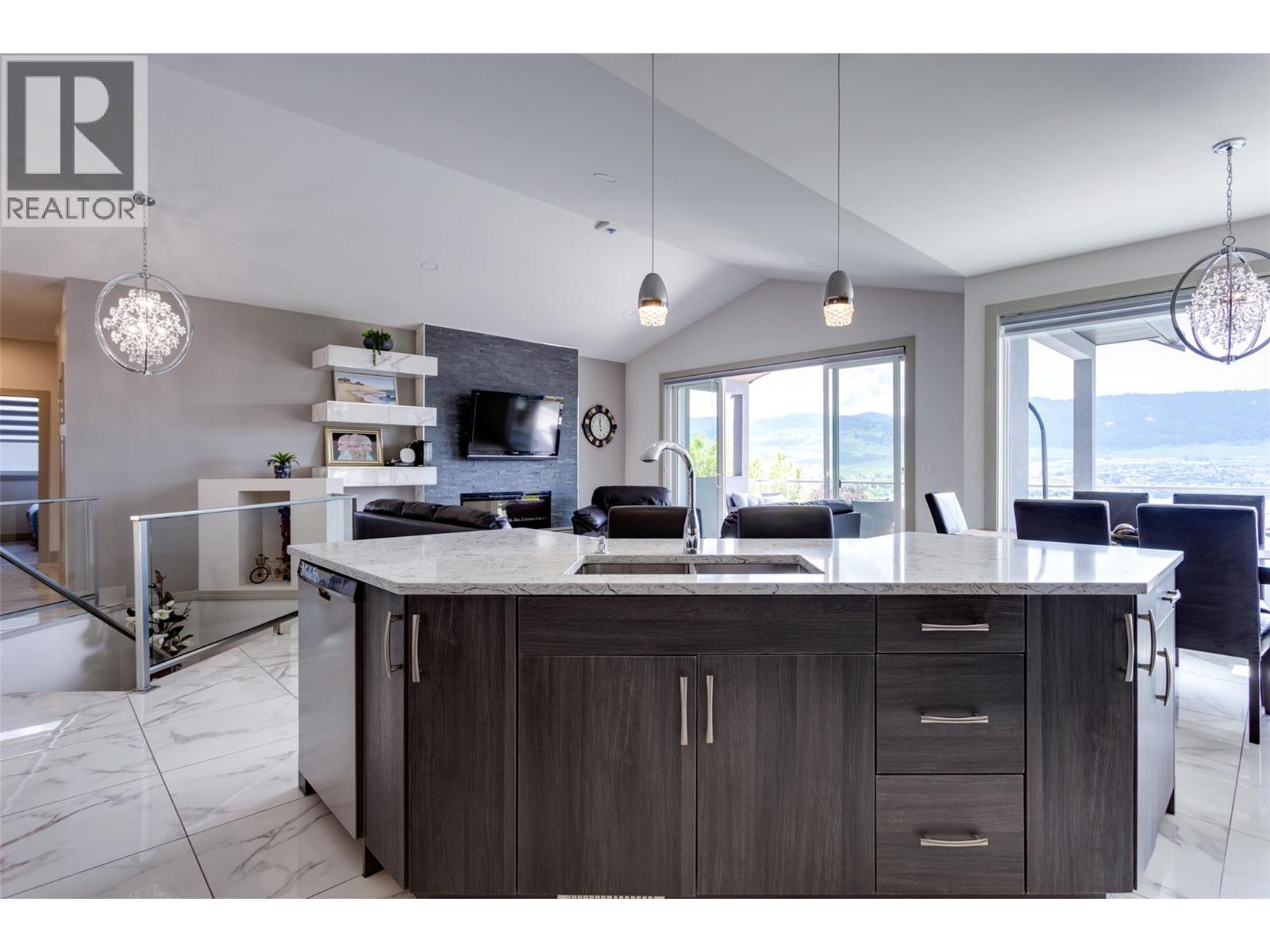 7217 Lakeridge Place, Vernon, British Columbia  V1H 1Y3 - Photo 13 - 10386149