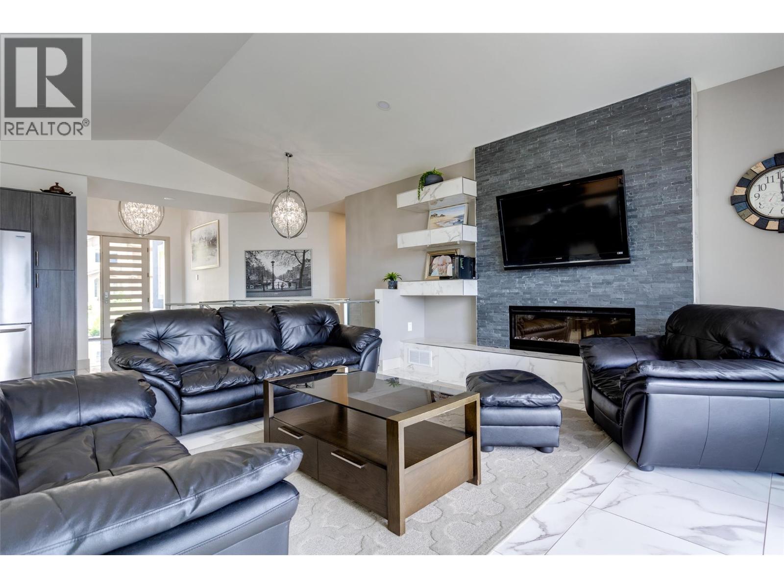 7217 Lakeridge Place, Vernon, British Columbia  V1H 1Y3 - Photo 14 - 10386149