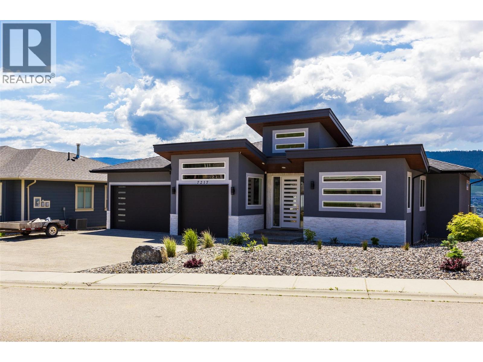 7217 Lakeridge Place, Vernon, British Columbia  V1H 1Y3 - Photo 2 - 10386149