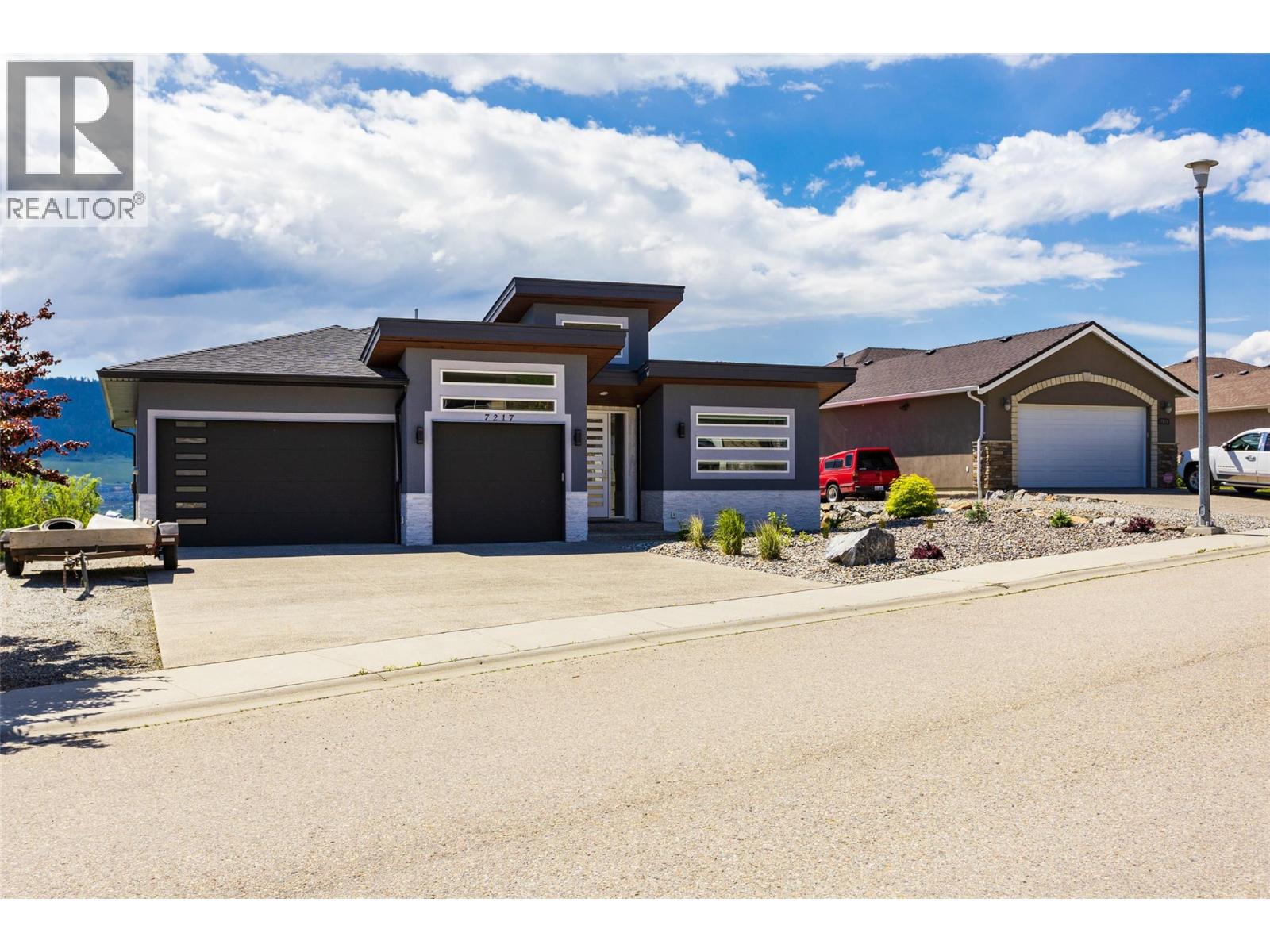 7217 Lakeridge Place, Vernon, British Columbia  V1H 1Y3 - Photo 3 - 10386149