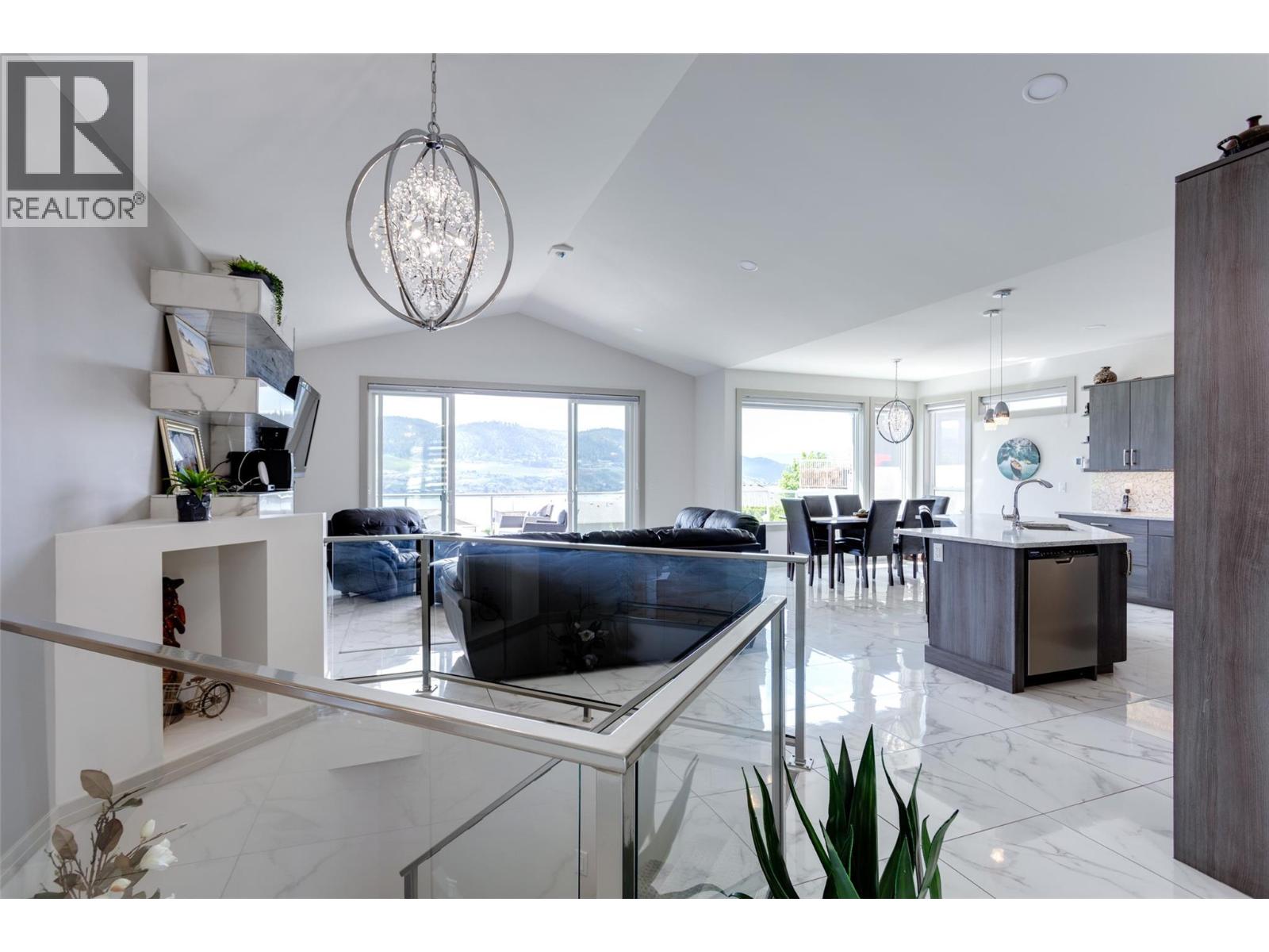 7217 Lakeridge Place, Vernon, British Columbia  V1H 1Y3 - Photo 6 - 10386149