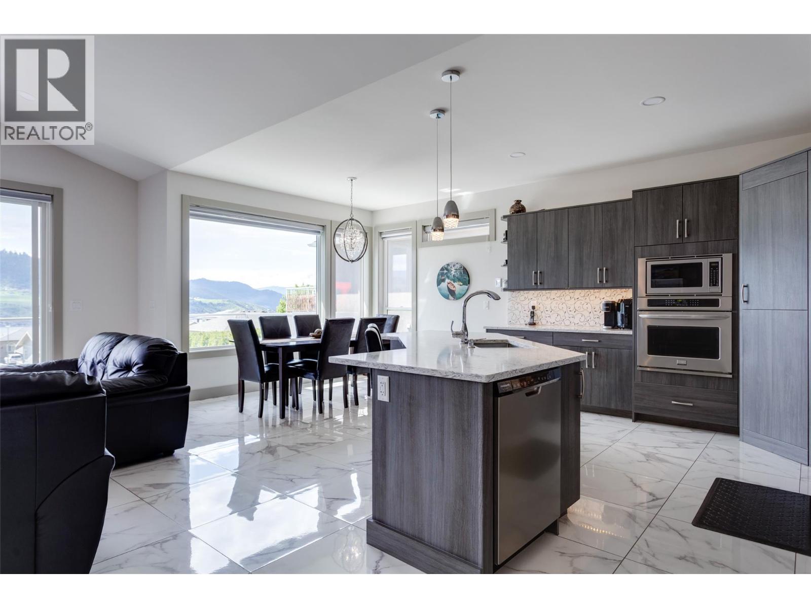 7217 Lakeridge Place, Vernon, British Columbia  V1H 1Y3 - Photo 7 - 10386149