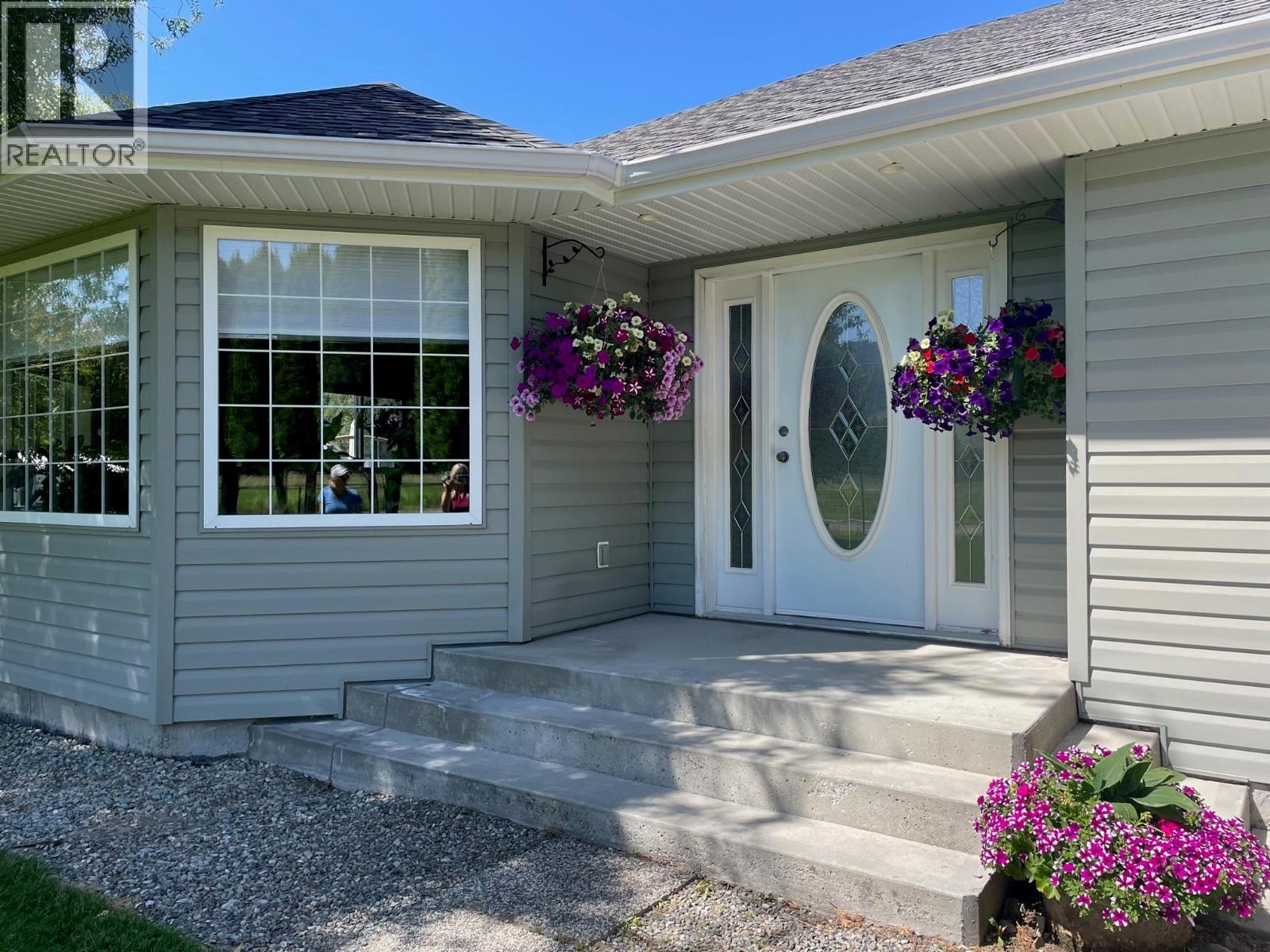 3230 Beadman Road, Rock Creek, British Columbia  V0H 1Y0 - Photo 4 - 10386504