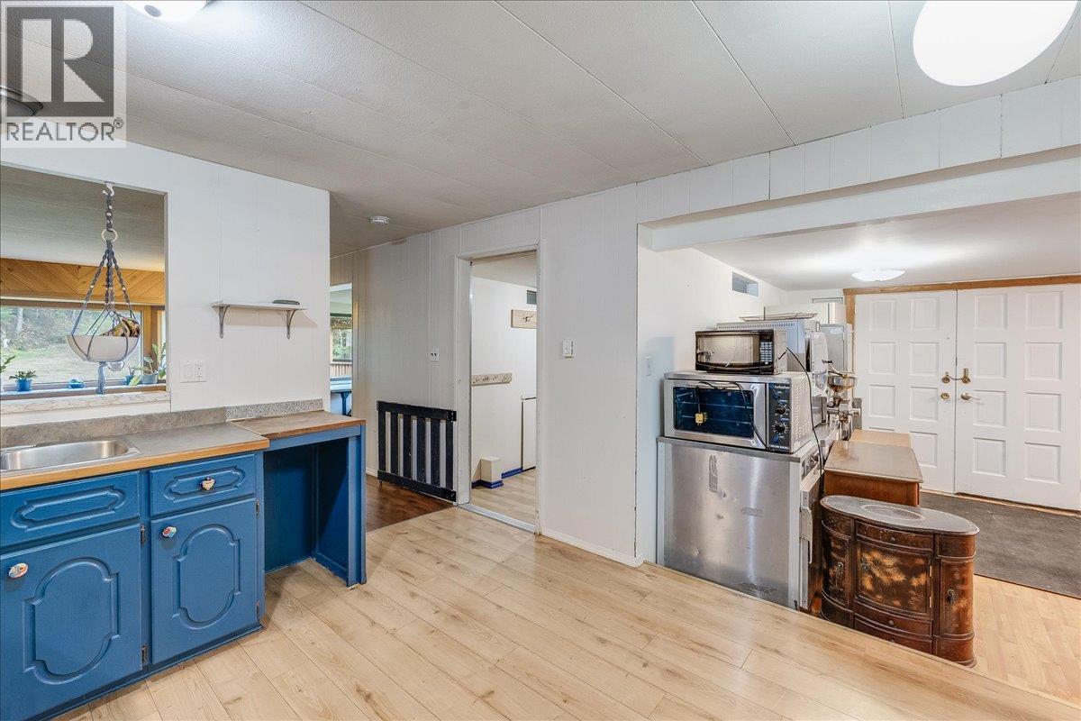 8749 6 Highway, Silverton, British Columbia  V0G 2B0 - Photo 5 - 10386137