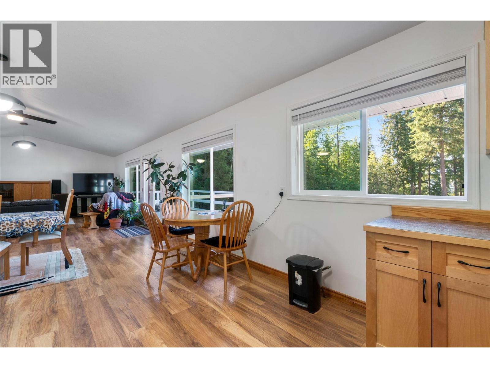 6803 Magna Bay Drive, Magna Bay, British Columbia  V0E 1M7 - Photo 10 - 10386552