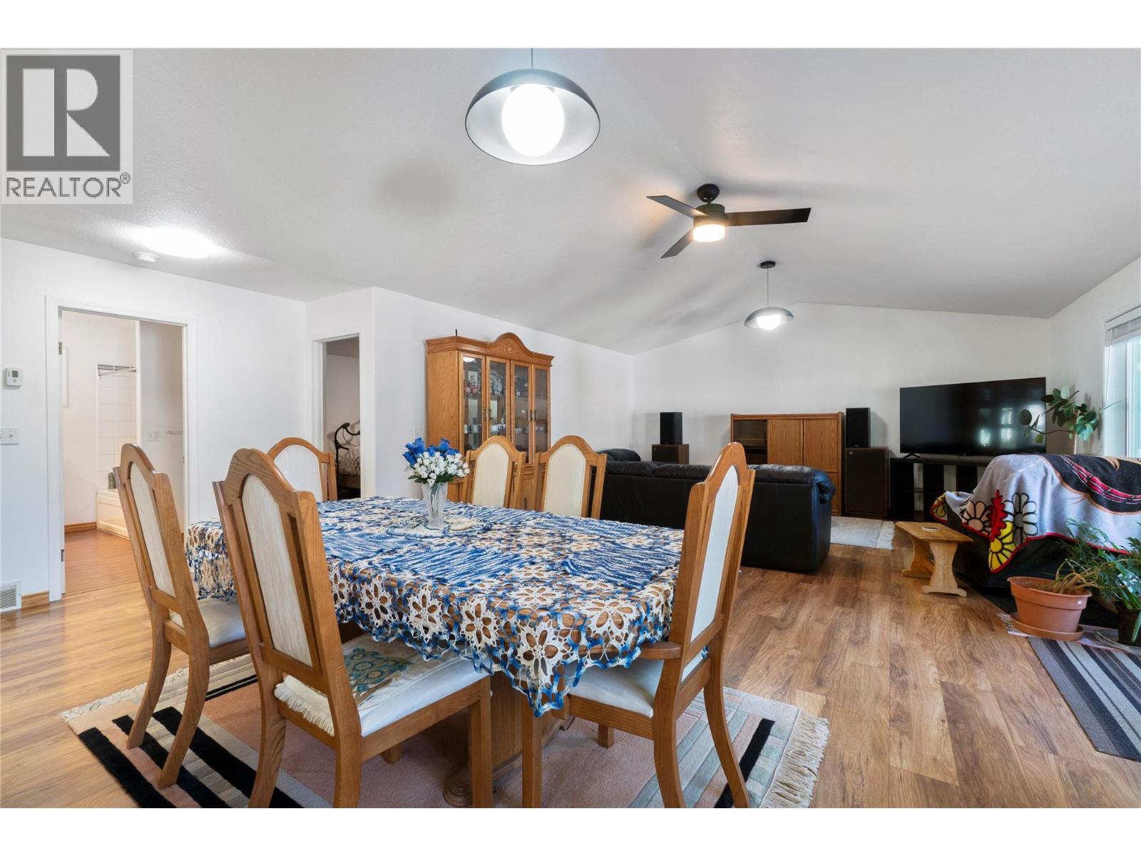 6803 Magna Bay Drive, Magna Bay, British Columbia  V0E 1M7 - Photo 12 - 10386552