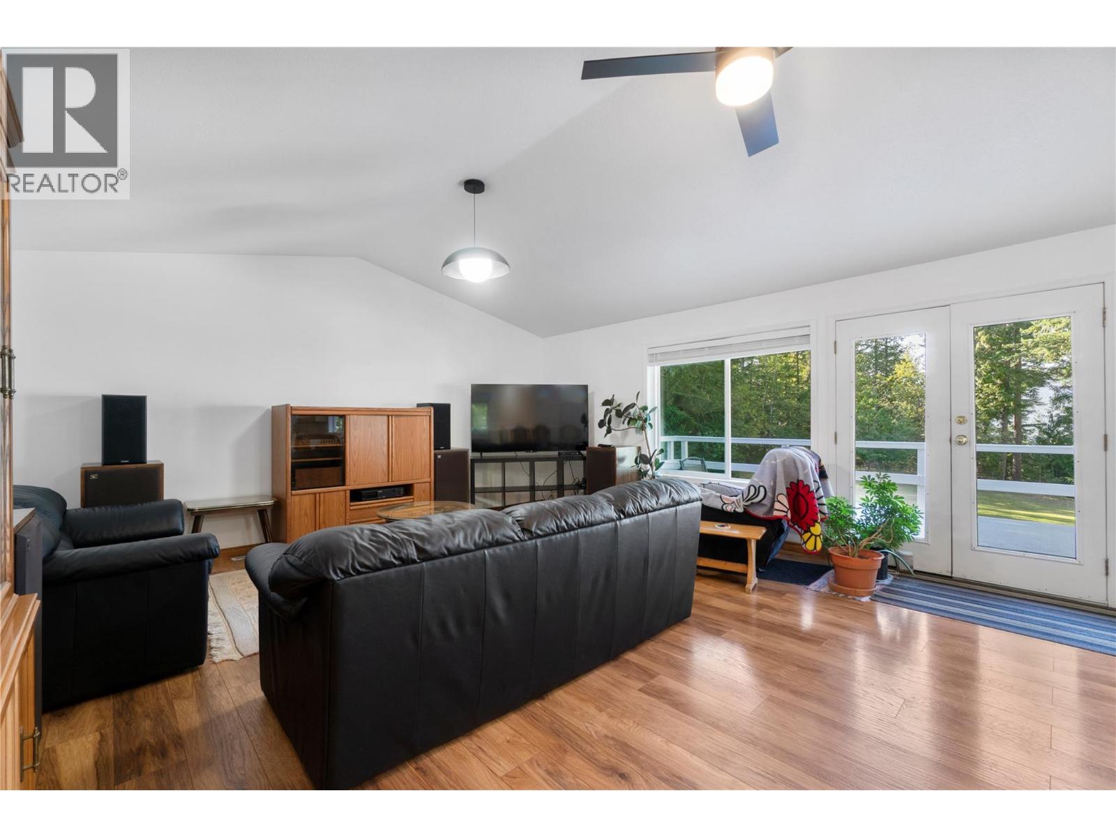6803 Magna Bay Drive, Magna Bay, British Columbia  V0E 1M7 - Photo 16 - 10386552