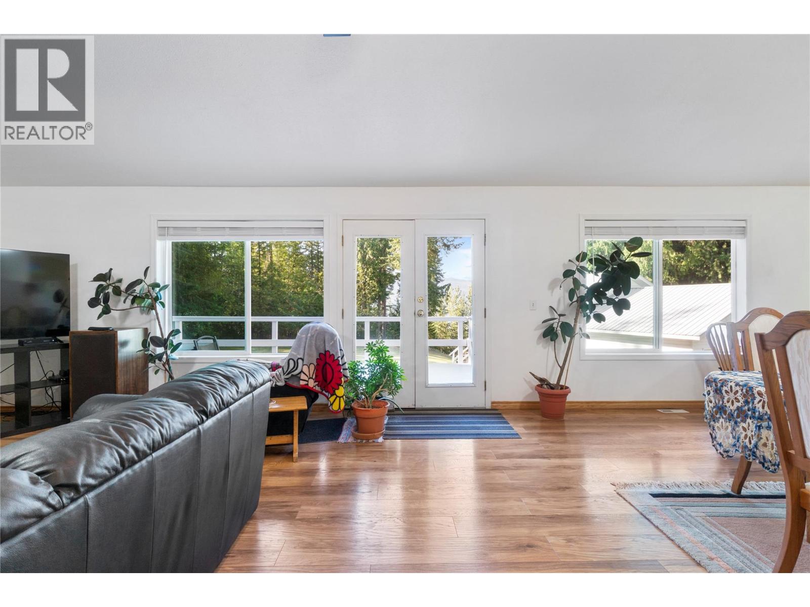 6803 Magna Bay Drive, Magna Bay, British Columbia  V0E 1M7 - Photo 19 - 10386552