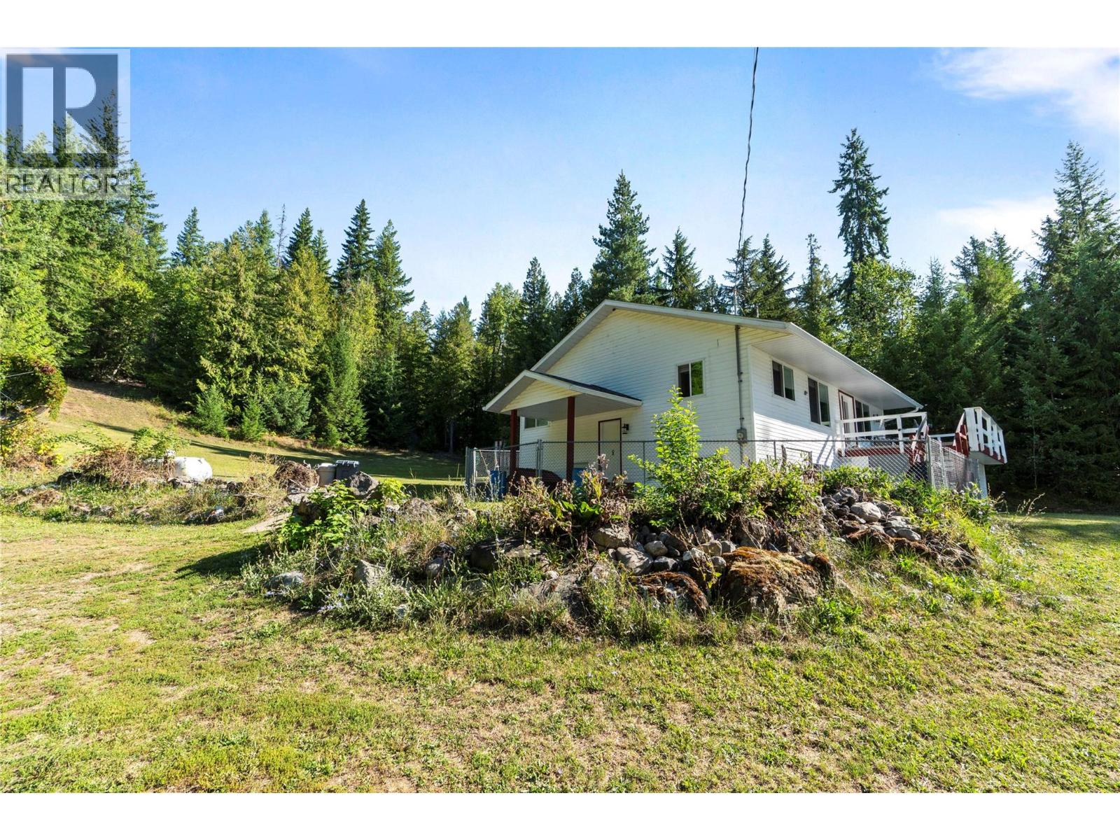 6803 Magna Bay Drive, Magna Bay, British Columbia  V0E 1M7 - Photo 3 - 10386552