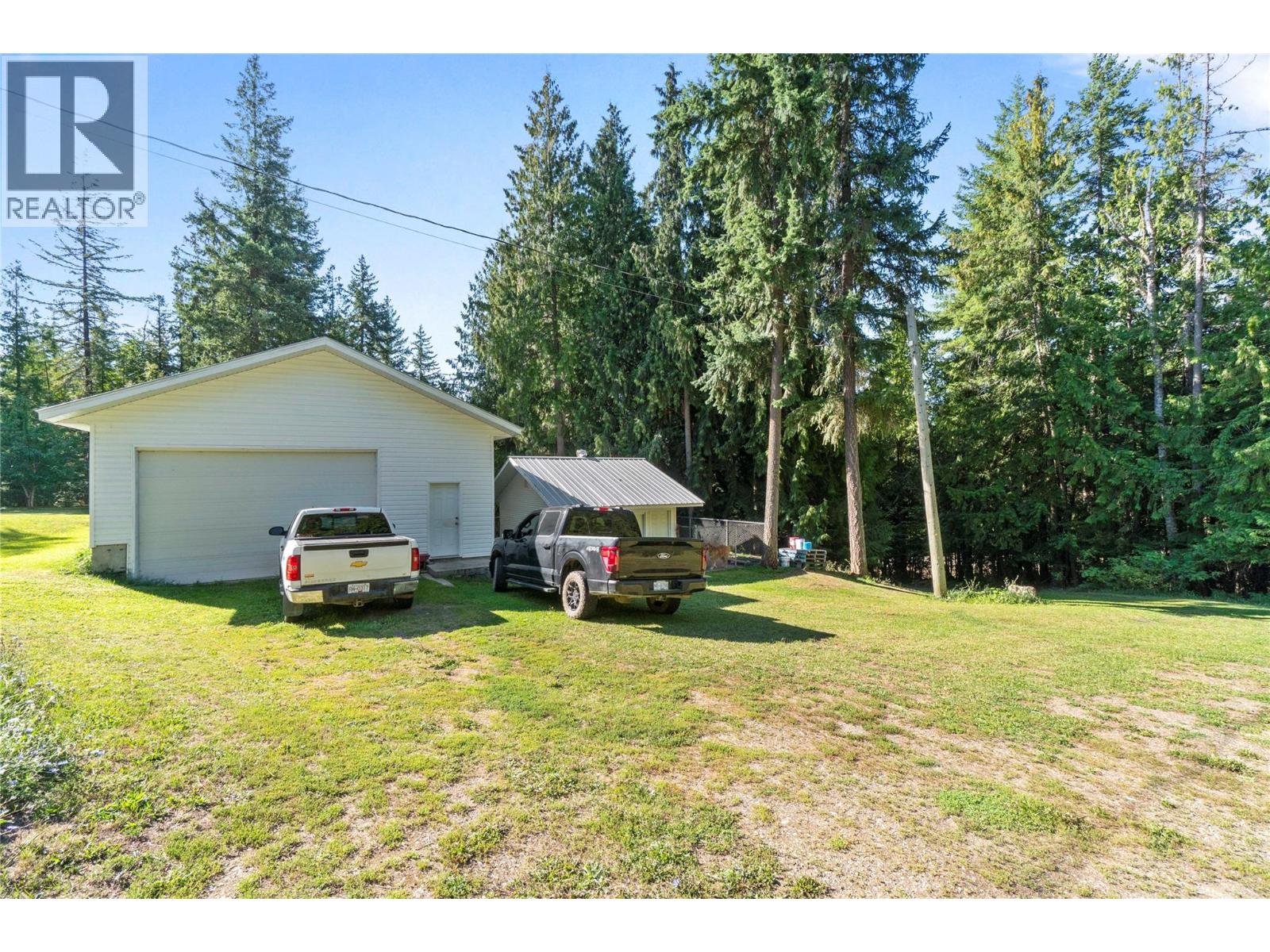 6803 Magna Bay Drive, Magna Bay, British Columbia  V0E 1M7 - Photo 4 - 10386552