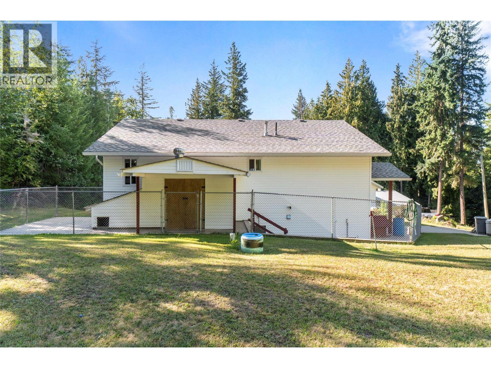 6803 Magna Bay Drive, Magna Bay, British Columbia  V0E 1M7 - Photo 43 - 10386552