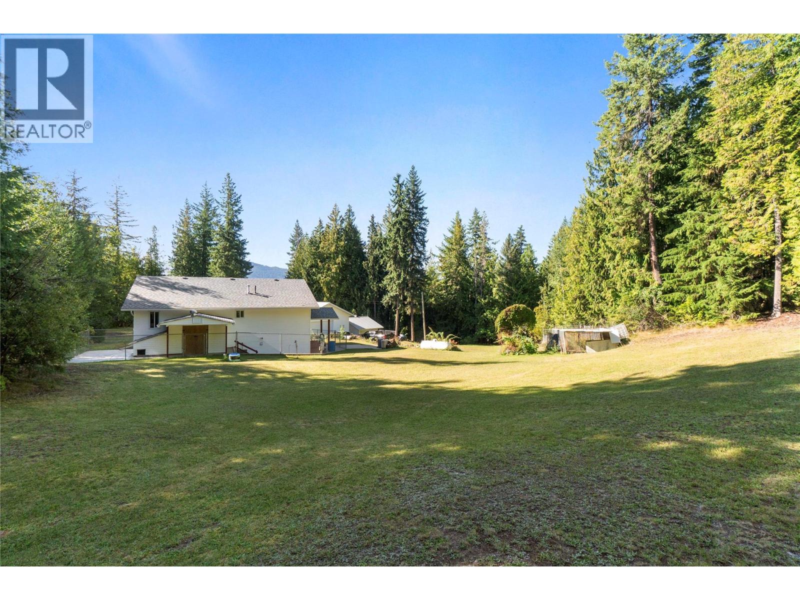 6803 Magna Bay Drive, Magna Bay, British Columbia  V0E 1M7 - Photo 45 - 10386552