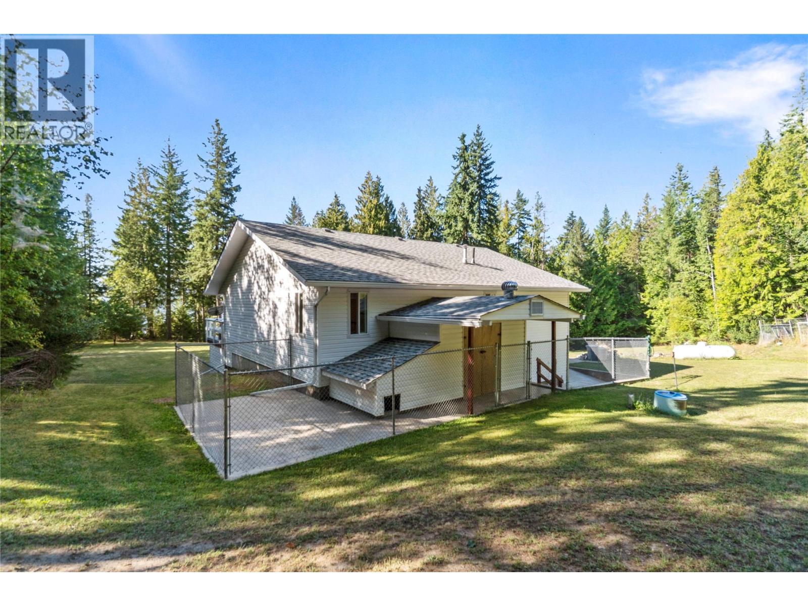 6803 Magna Bay Drive, Magna Bay, British Columbia  V0E 1M7 - Photo 46 - 10386552