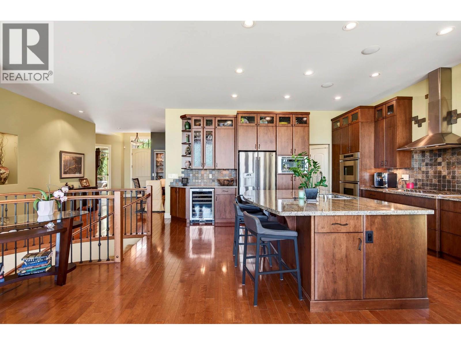 424 Azure Place, Kamloops, British Columbia  V2E 2R2 - Photo 4 - 10386550