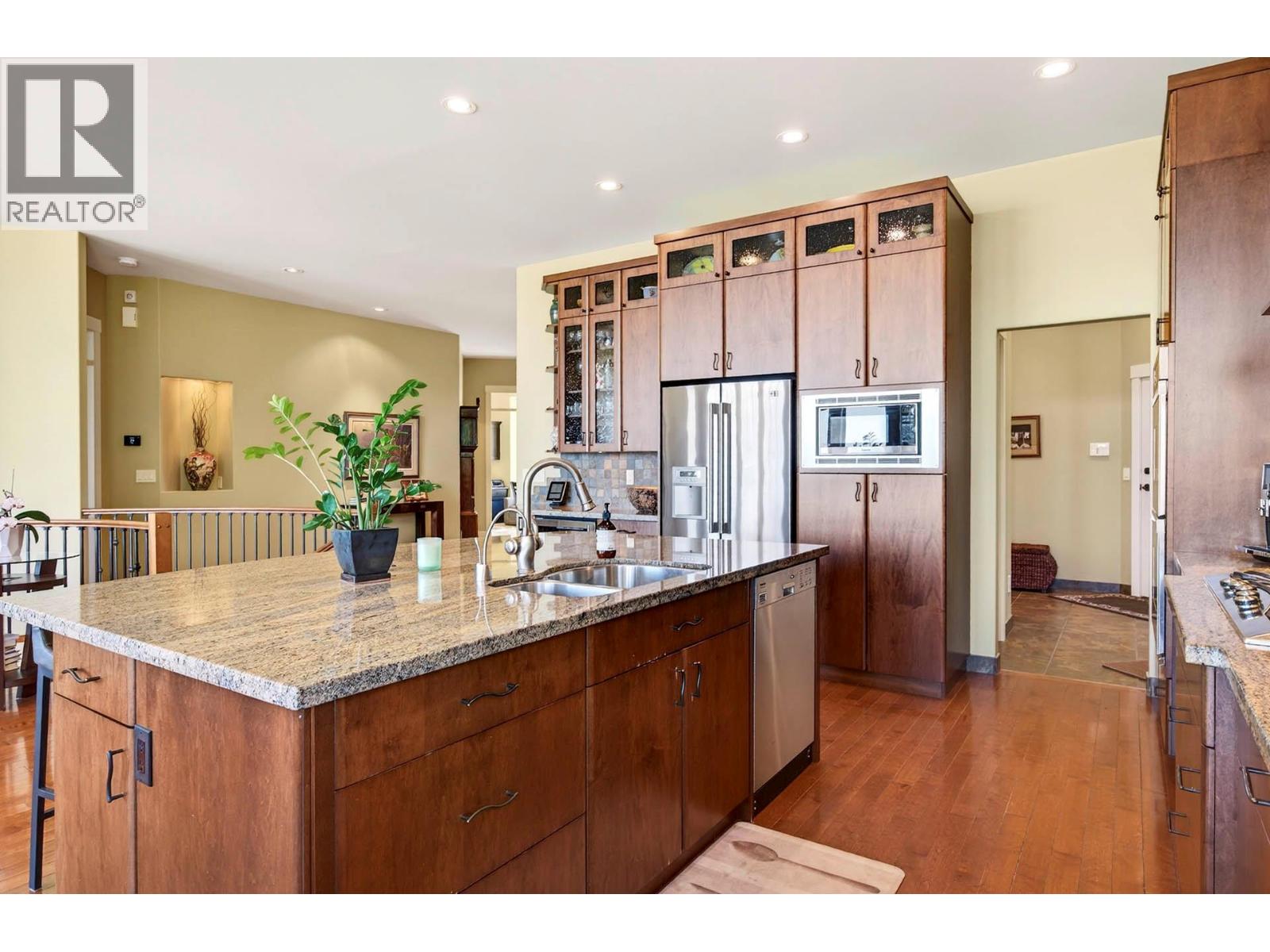 424 Azure Place, Kamloops, British Columbia  V2E 2R2 - Photo 8 - 10386550