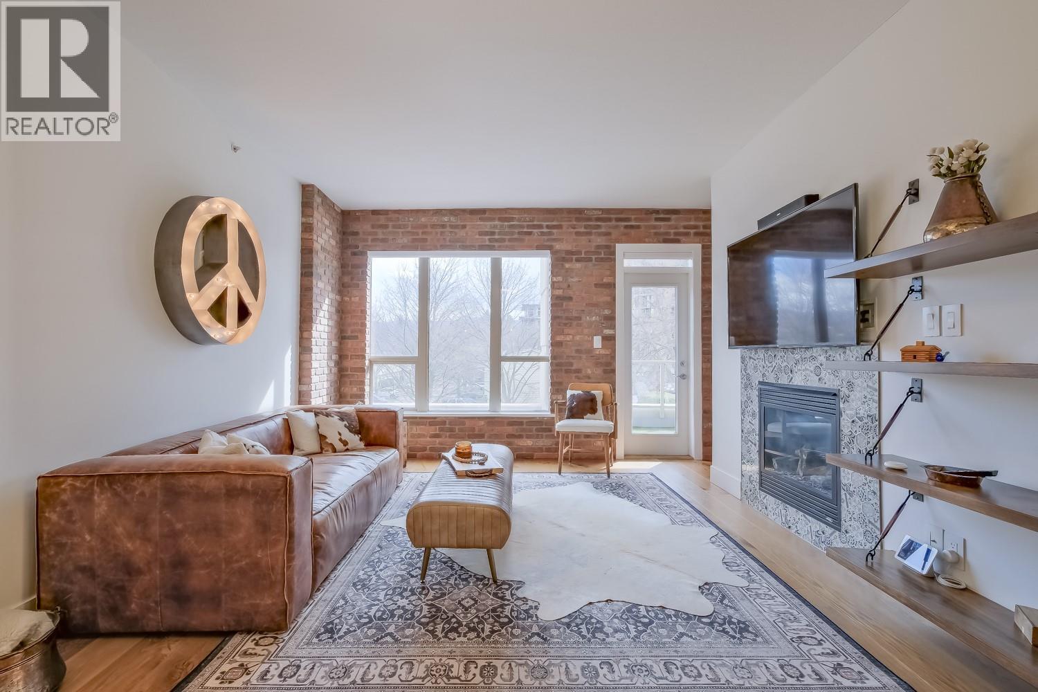 1160 Bernard Avenue Unit# 215, Kelowna, British Columbia  V1Y 6R2 - Photo 4 - 10386545