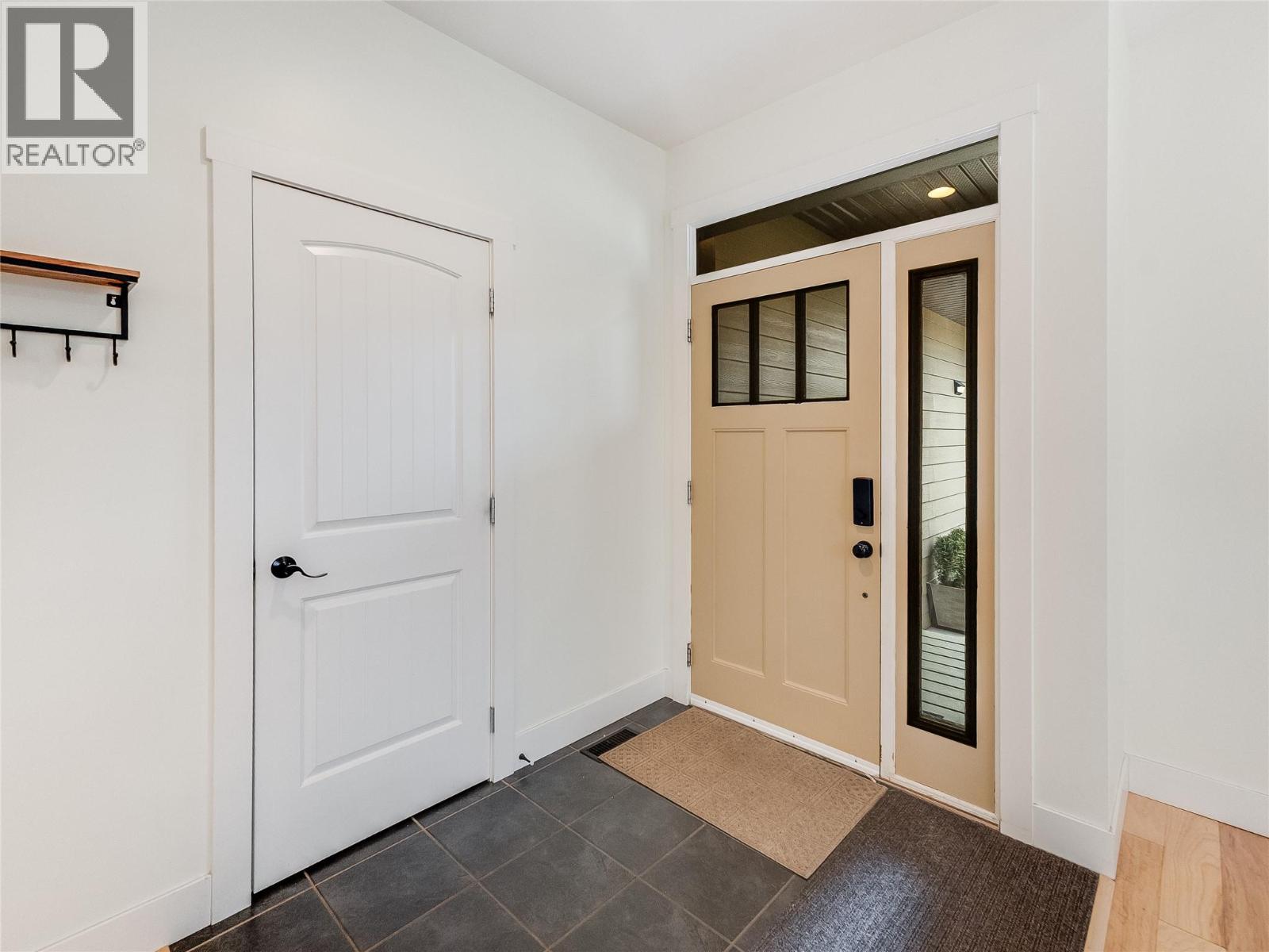 892 Waterloo Road, Castlegar, British Columbia  V1N 4K8 - Photo 12 - 10386374
