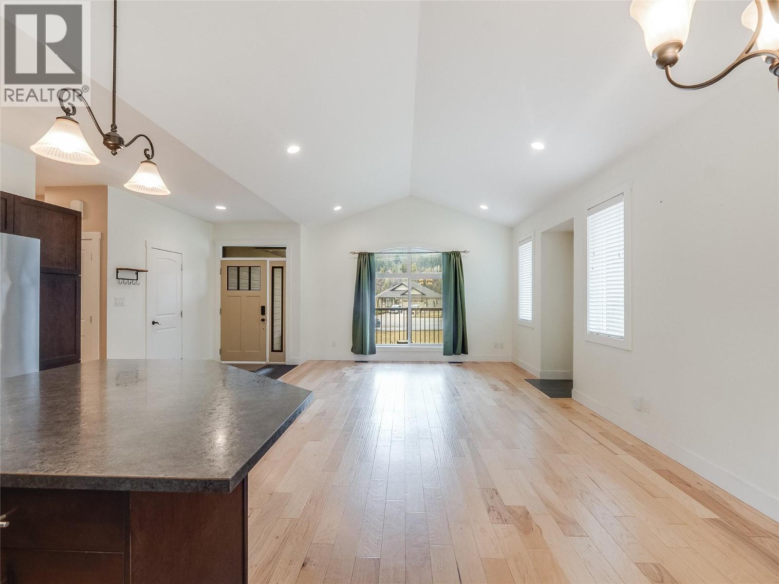 892 Waterloo Road, Castlegar, British Columbia  V1N 4K8 - Photo 18 - 10386374