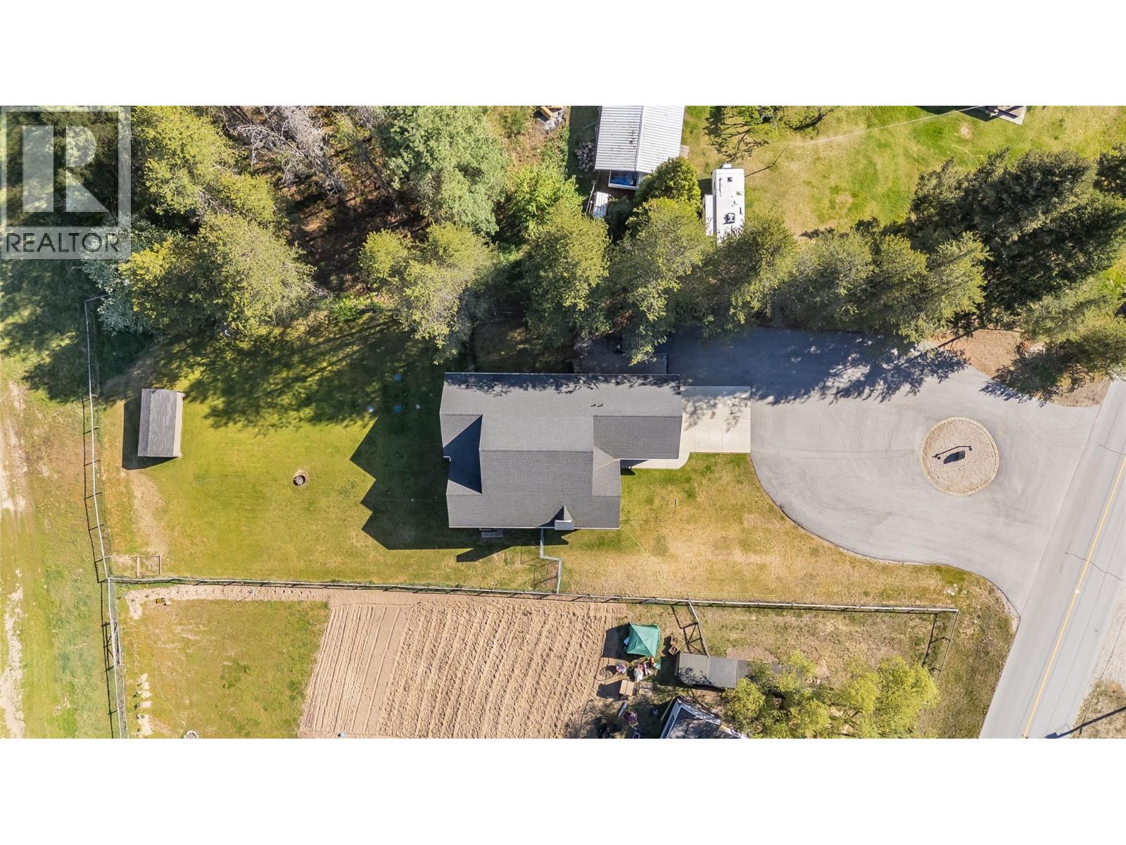 892 Waterloo Road, Castlegar, British Columbia  V1N 4K8 - Photo 3 - 10386374