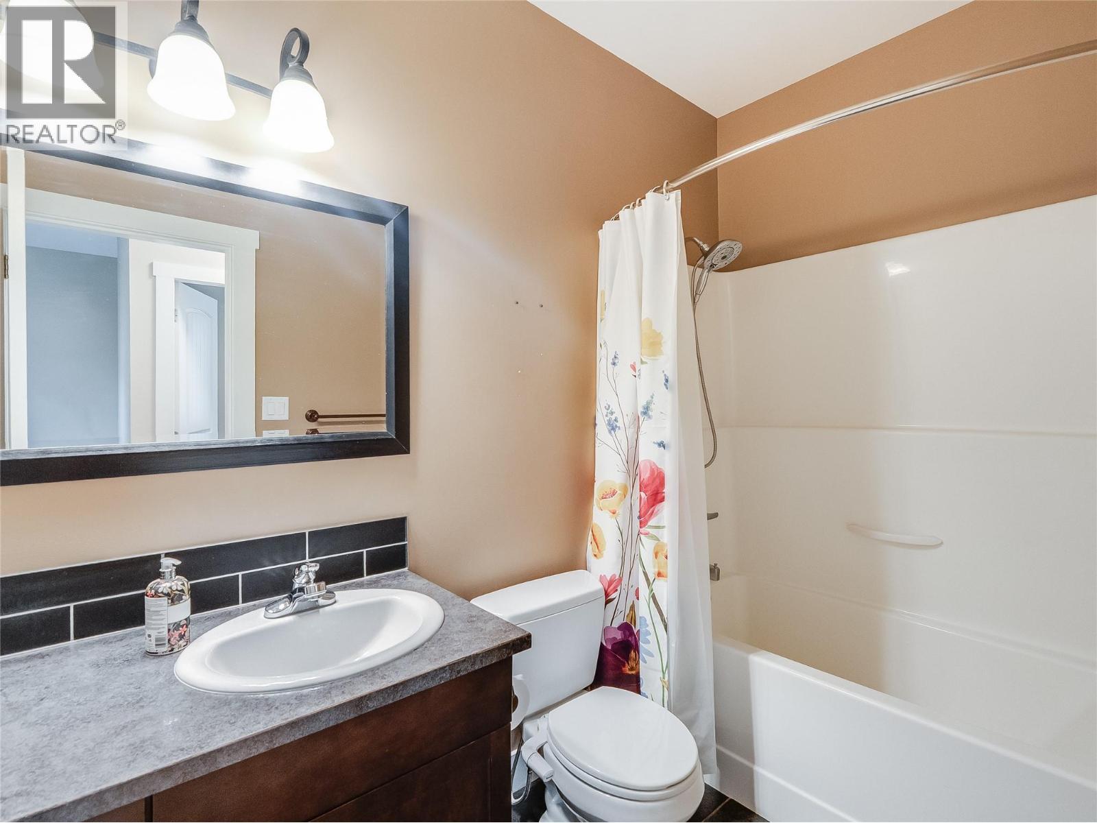 892 Waterloo Road, Castlegar, British Columbia  V1N 4K8 - Photo 39 - 10386374
