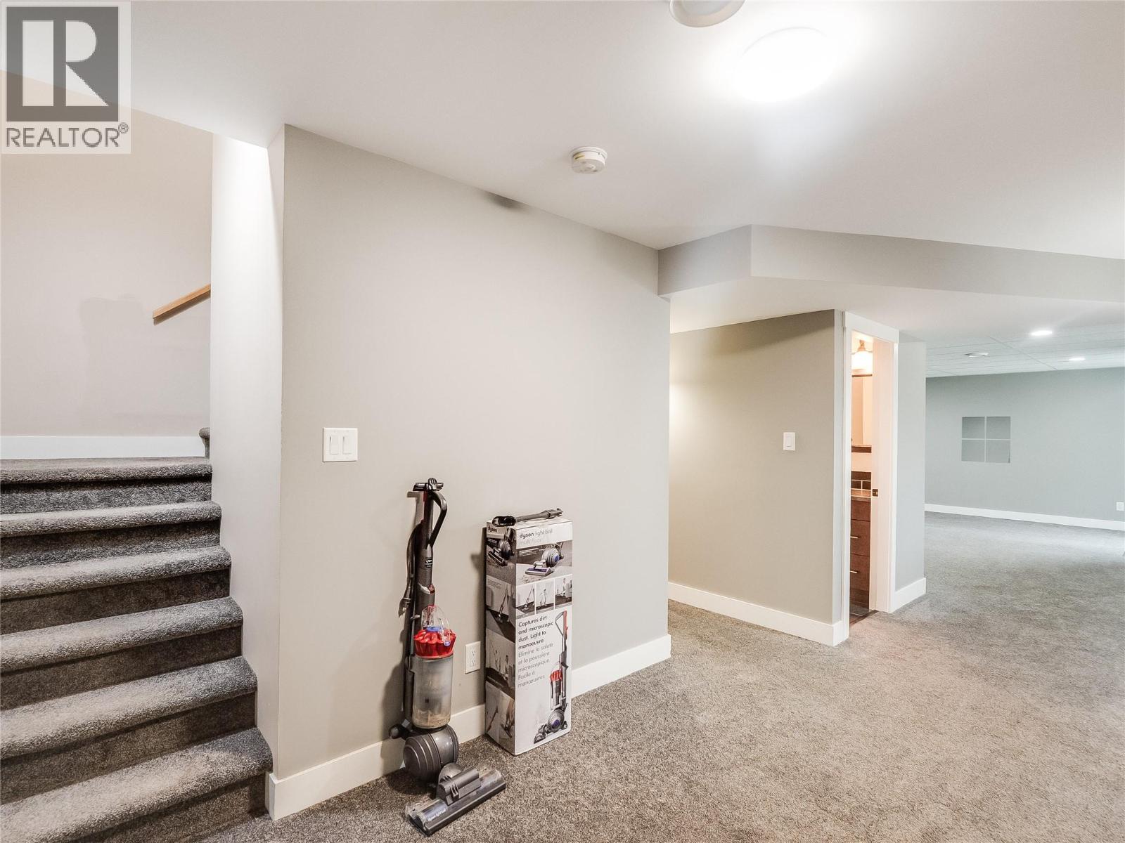 892 Waterloo Road, Castlegar, British Columbia  V1N 4K8 - Photo 43 - 10386374