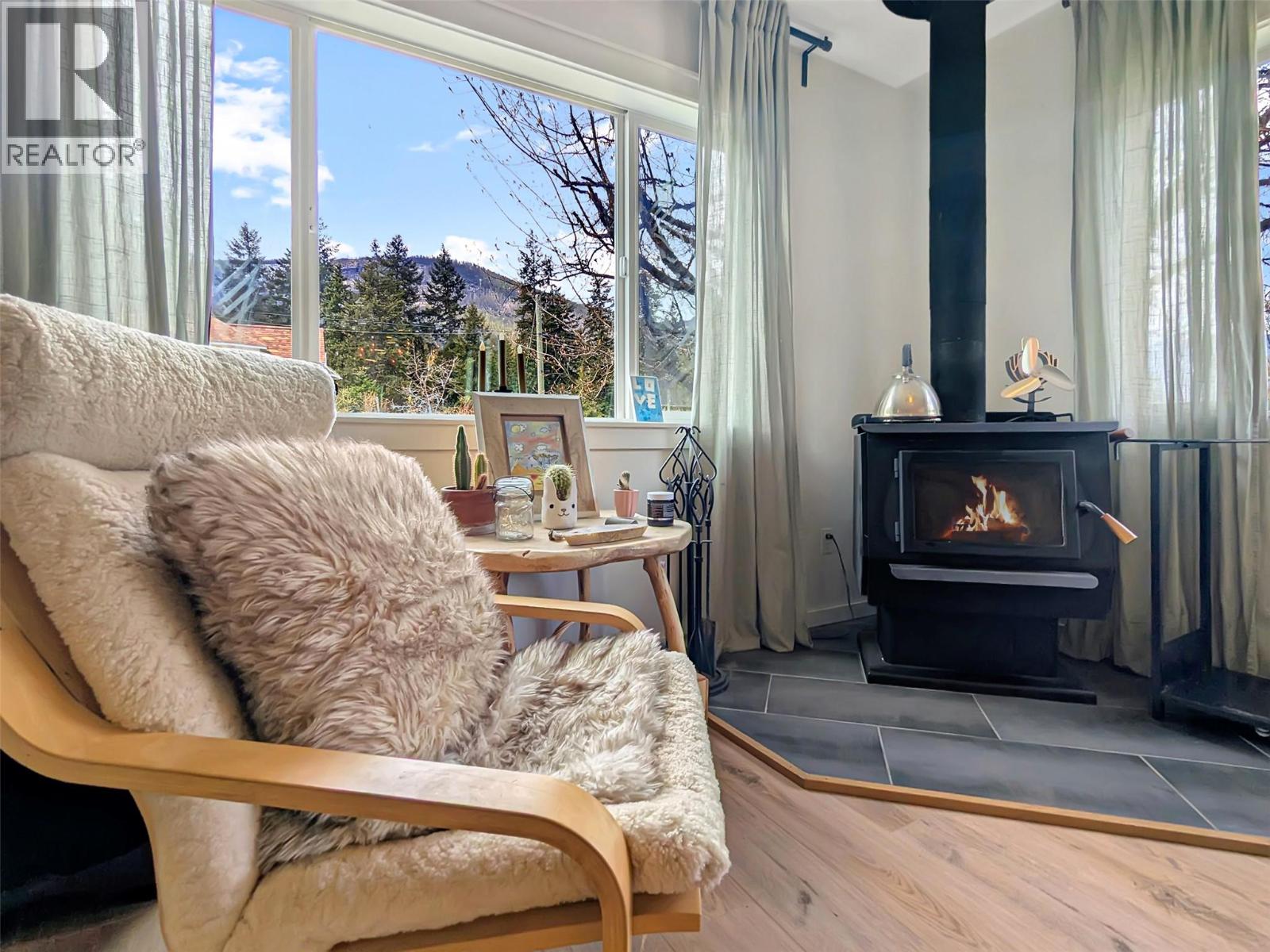 602 Slocan Street, Slocan, British Columbia  V0G 2C0 - Photo 10 - 10386553