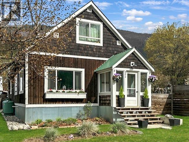 602 Slocan Street, Slocan, British Columbia  V0G 2C0 - Photo 2 - 10386553