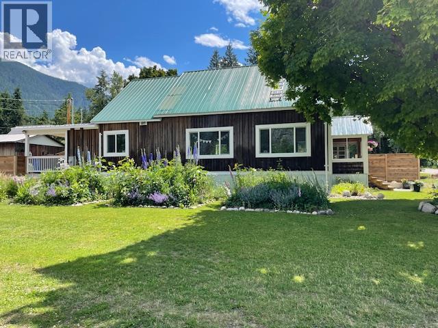 602 Slocan Street, Slocan, British Columbia  V0G 2C0 - Photo 4 - 10386553
