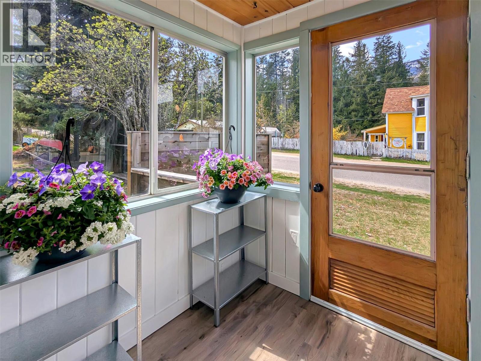 602 Slocan Street, Slocan, British Columbia  V0G 2C0 - Photo 6 - 10386553