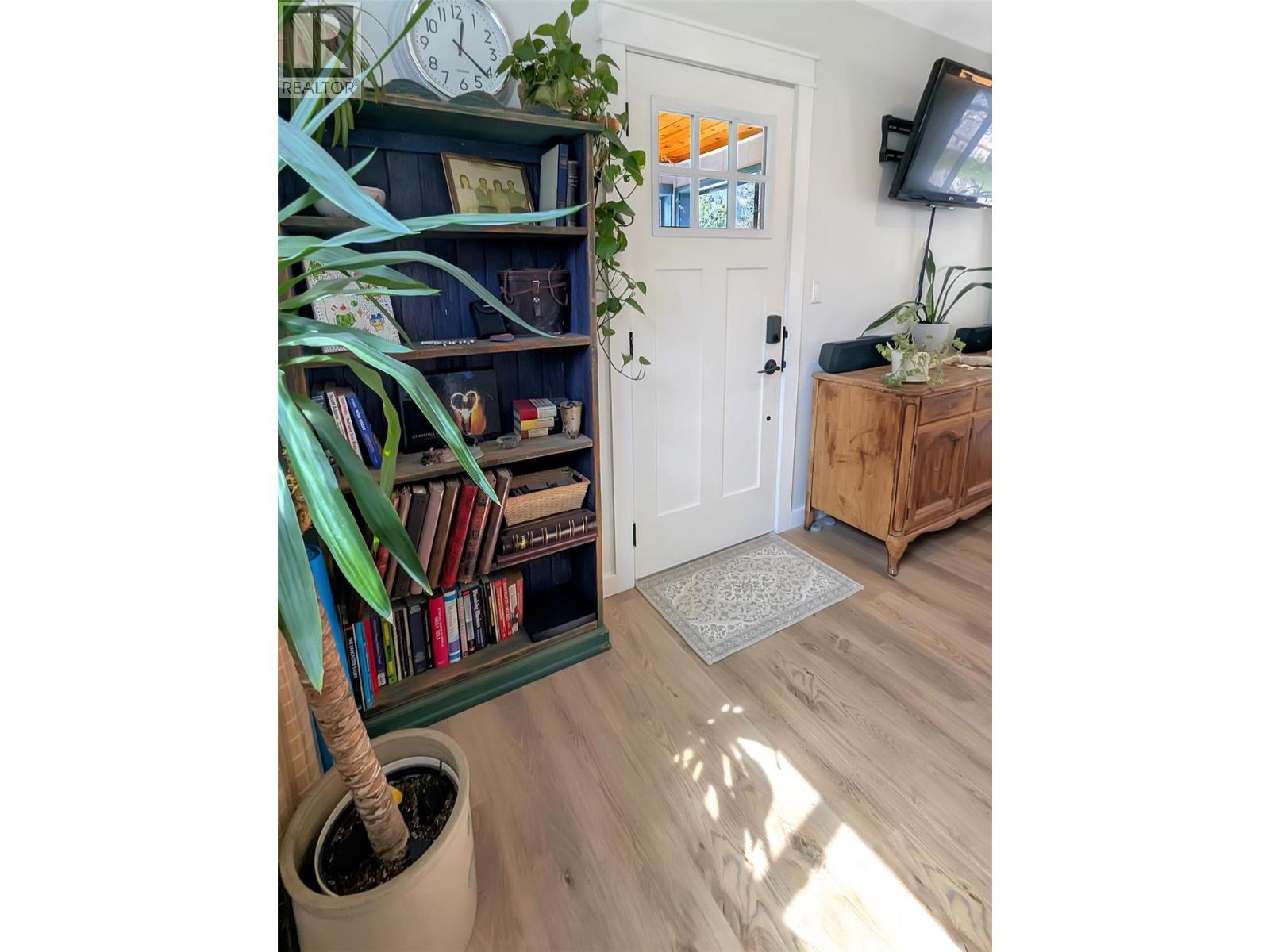 602 Slocan Street, Slocan, British Columbia  V0G 2C0 - Photo 7 - 10386553