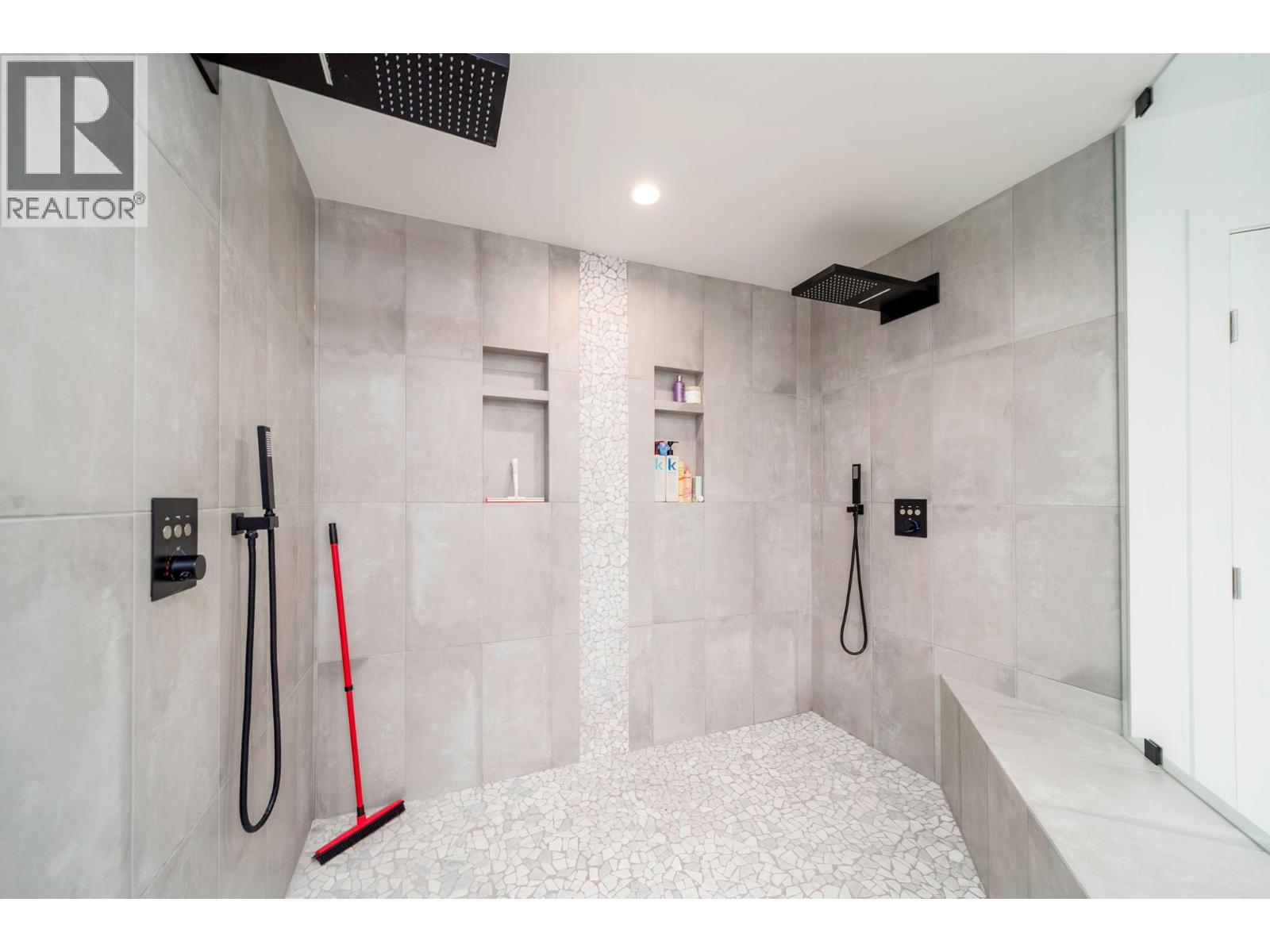 5037 Treadgold Court, Kelowna, British Columbia  V1W 5B4 - Photo 34 - 10386330