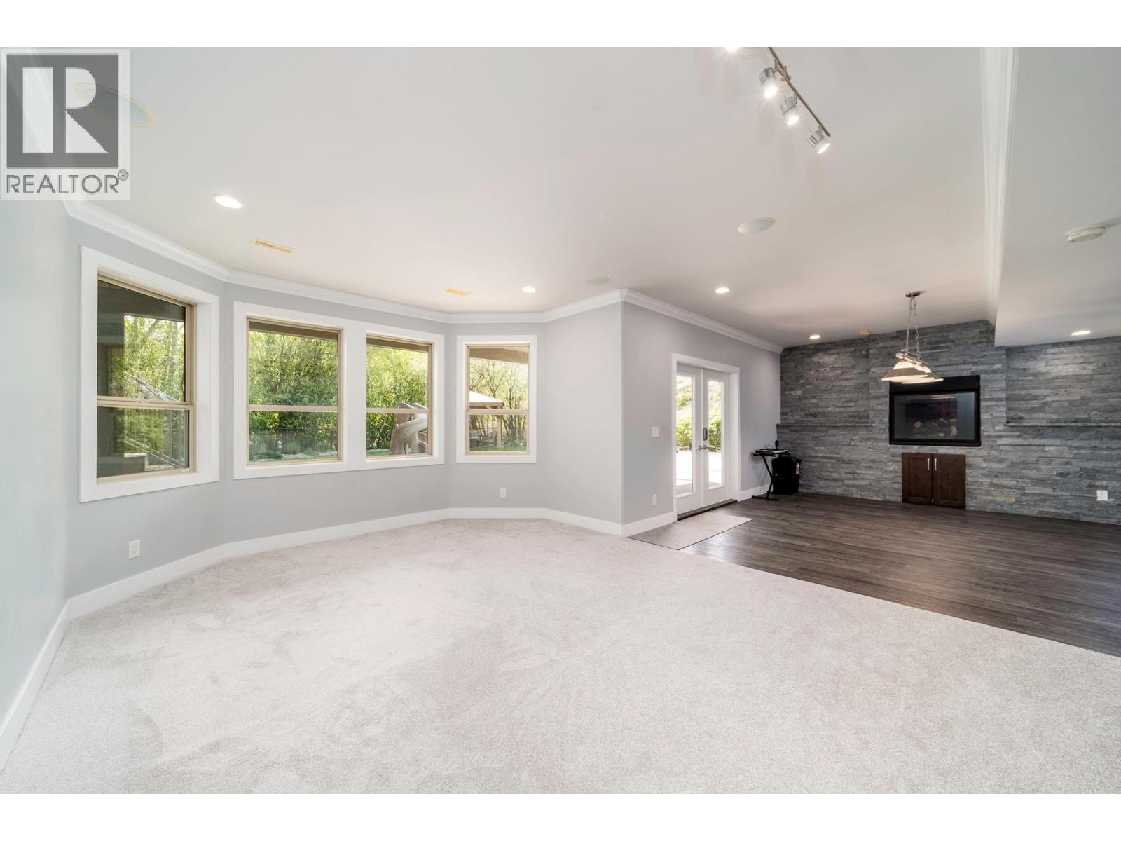 5037 Treadgold Court, Kelowna, British Columbia  V1W 5B4 - Photo 44 - 10386330