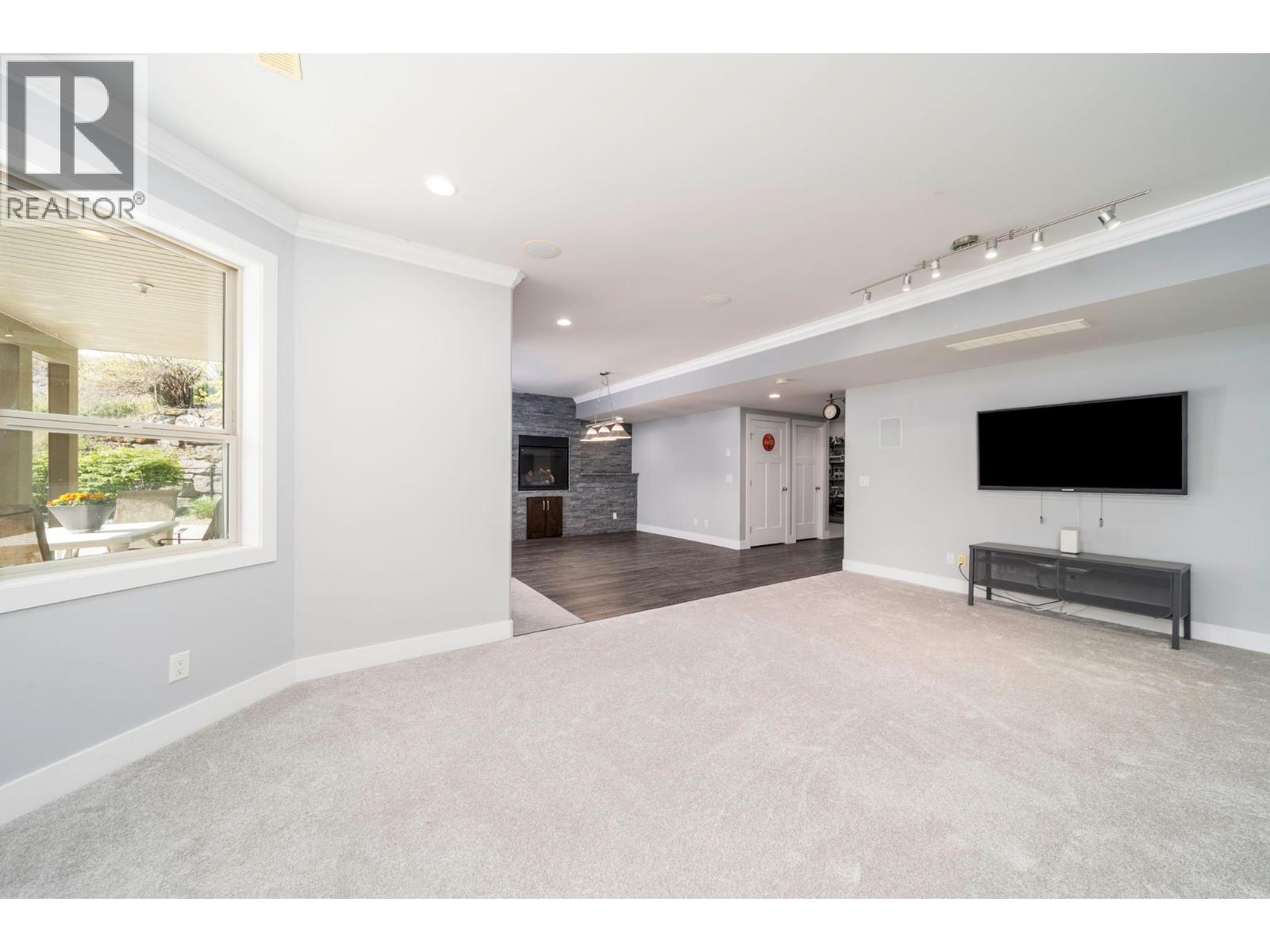 5037 Treadgold Court, Kelowna, British Columbia  V1W 5B4 - Photo 45 - 10386330