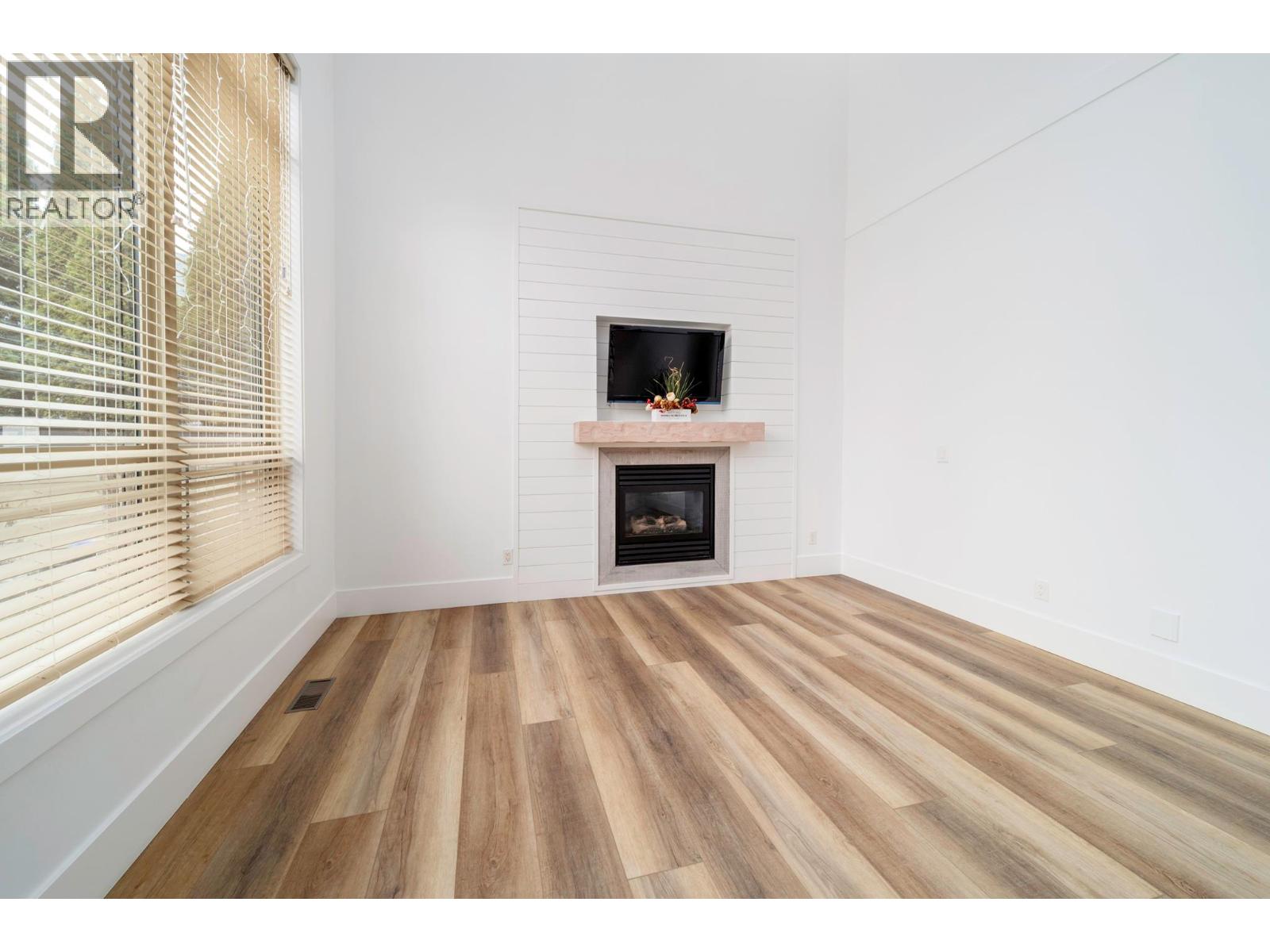 5037 Treadgold Court, Kelowna, British Columbia  V1W 5B4 - Photo 8 - 10386330