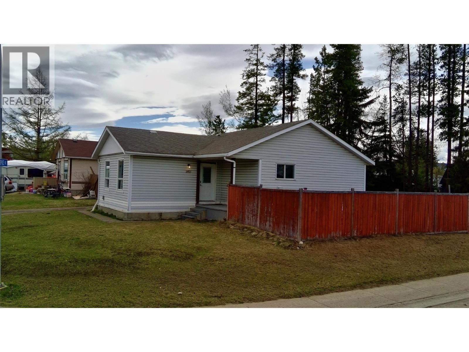 140 Spruce Avenue, Tumbler Ridge, British Columbia  V0C 2W0 - Photo 2 - 10386306
