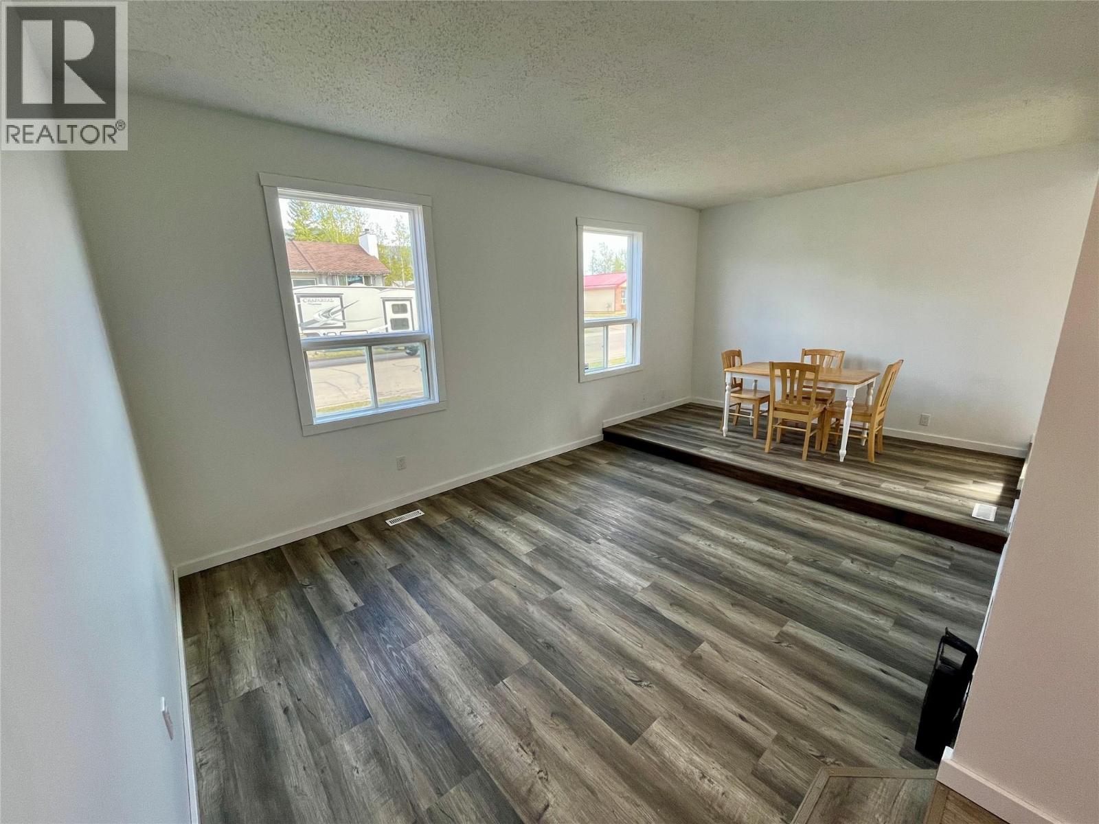 140 Spruce Avenue, Tumbler Ridge, British Columbia  V0C 2W0 - Photo 4 - 10386306