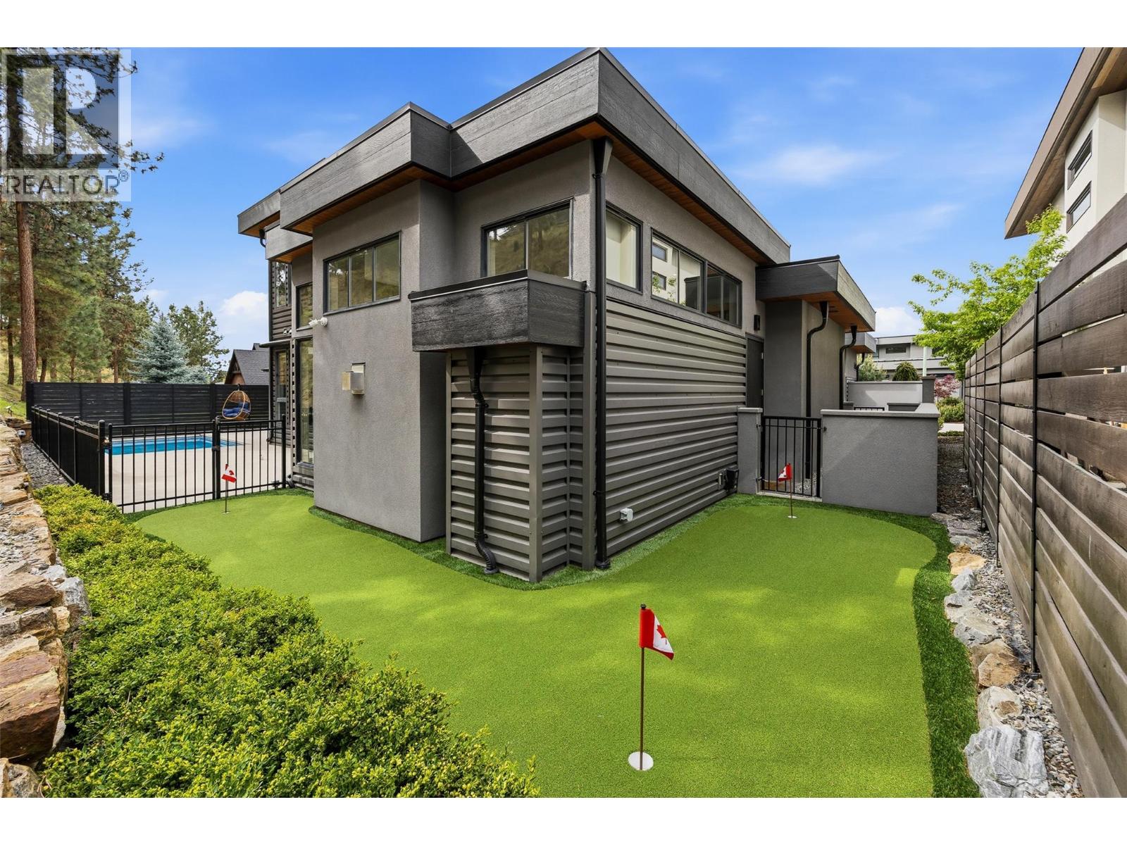1085 Westpoint Drive, Kelowna, British Columbia  V1W 4Z9 - Photo 3 - 10385964
