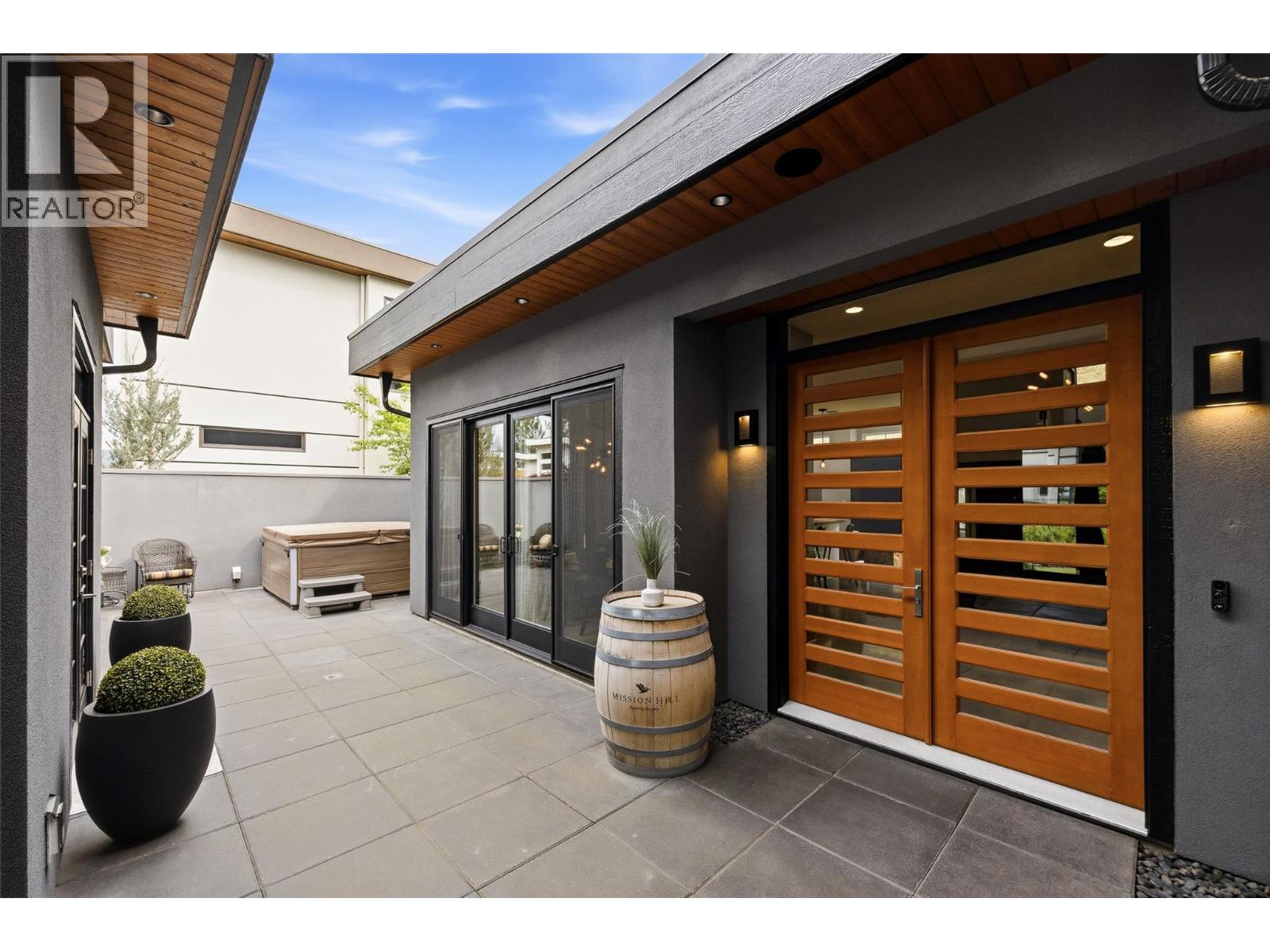 1085 Westpoint Drive, Kelowna, British Columbia  V1W 4Z9 - Photo 6 - 10385964