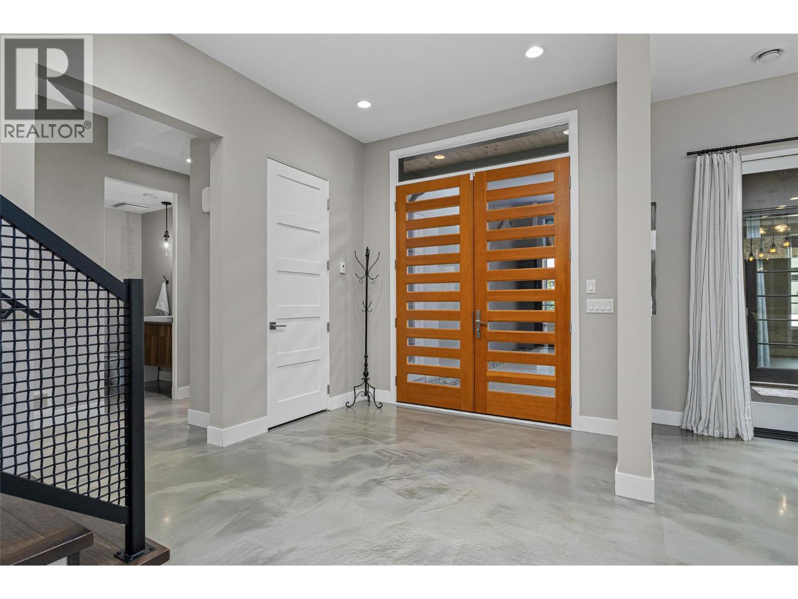 1085 Westpoint Drive, Kelowna, British Columbia  V1W 4Z9 - Photo 7 - 10385964