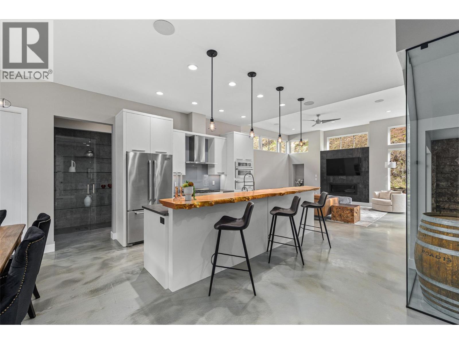 1085 Westpoint Drive, Kelowna, British Columbia  V1W 4Z9 - Photo 8 - 10385964