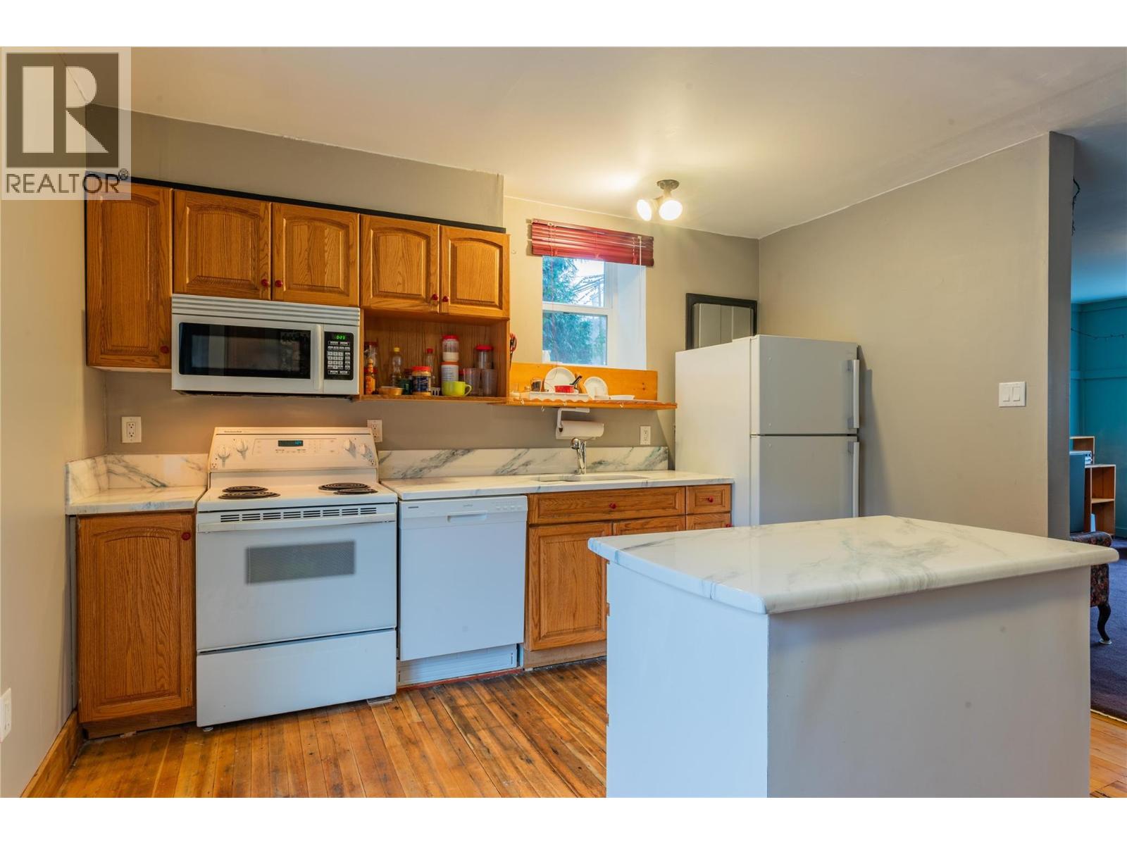 1662 Columbia Avenue, Trail, British Columbia  V1R 1K2 - Photo 3 - 10385802