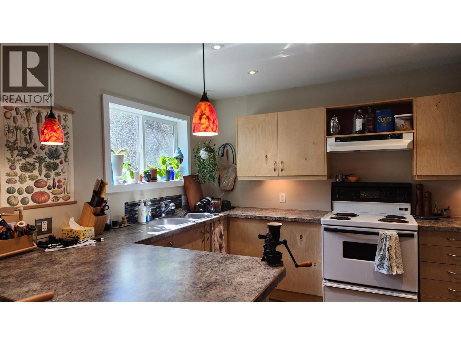 2165 Spokane Street, Rossland, British Columbia  V0G 1Y0 - Photo 11 - 10386465