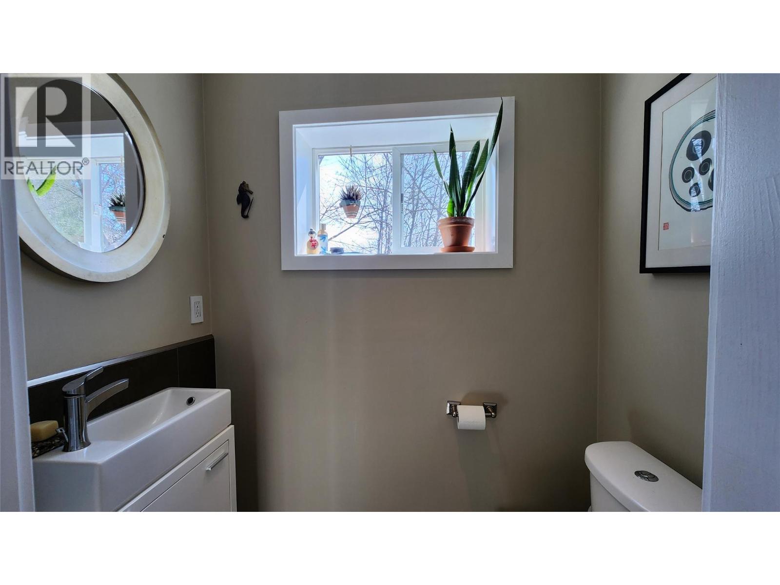 2165 Spokane Street, Rossland, British Columbia  V0G 1Y0 - Photo 15 - 10386465