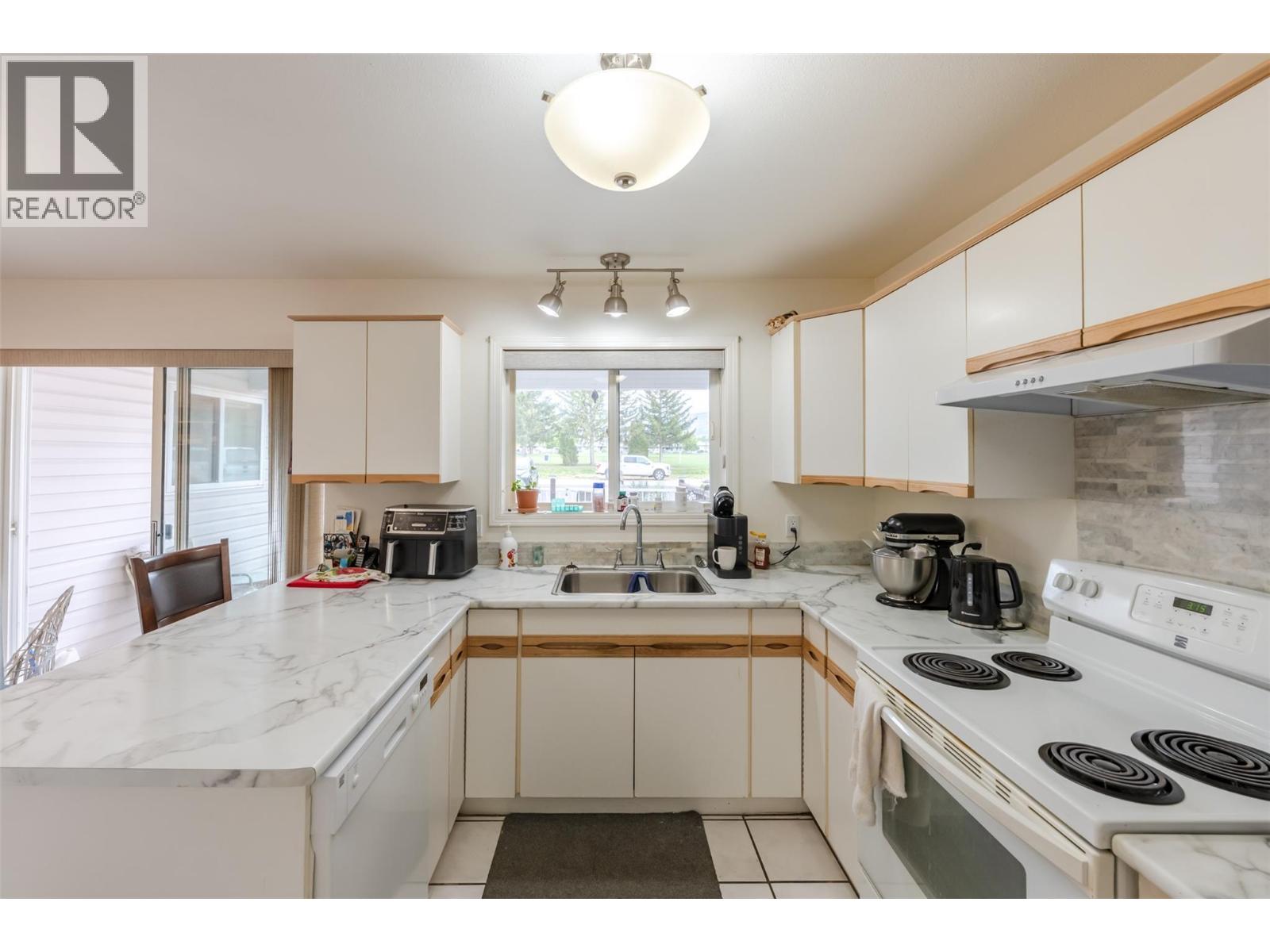 800 Merlot Avenue Unit# 2, Oliver, British Columbia  V0H 1T4 - Photo 9 - 10385571