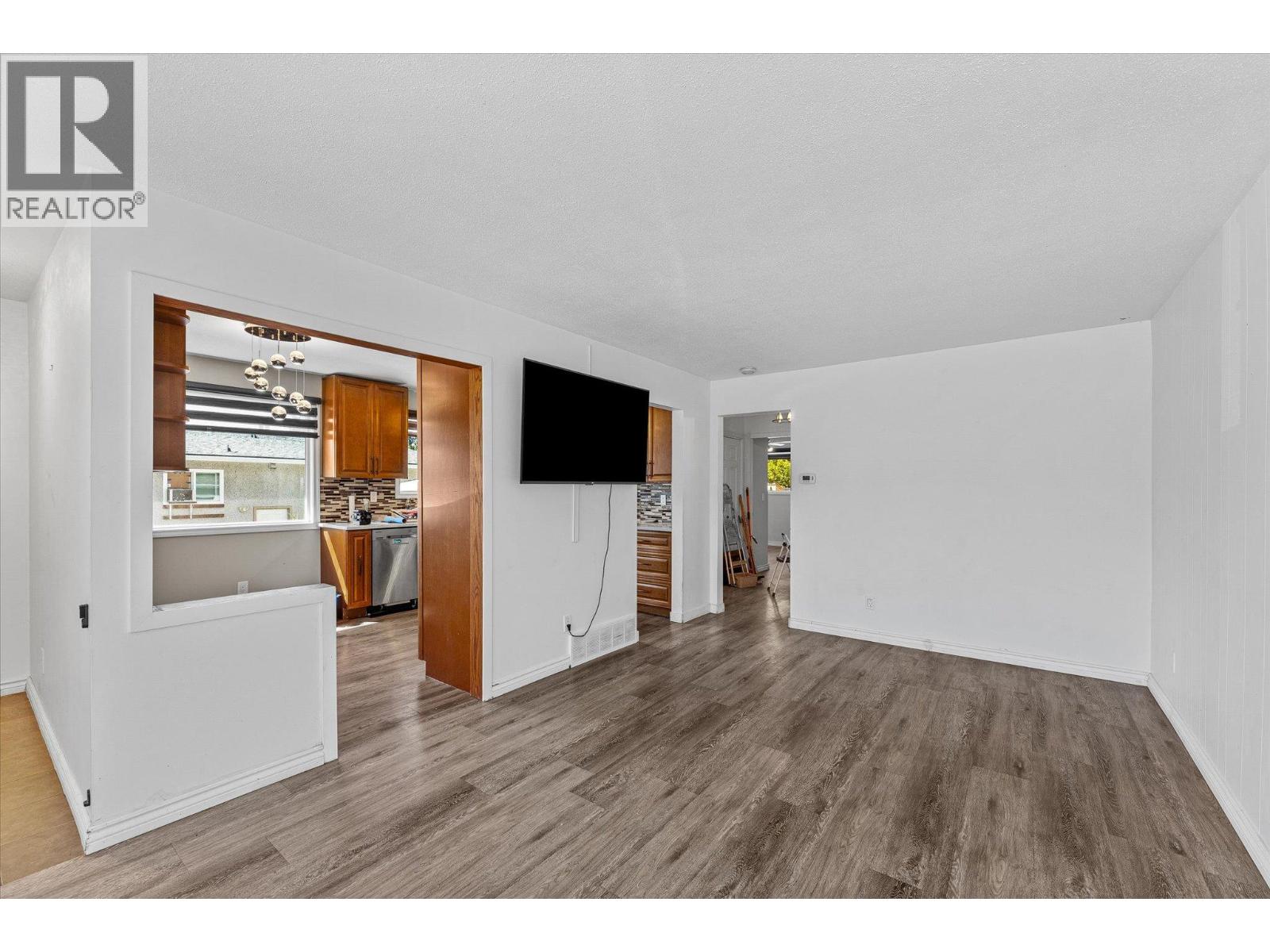 2946 Springfield Road, Kelowna, British Columbia  V1X 4N7 - Photo 11 - 10386516