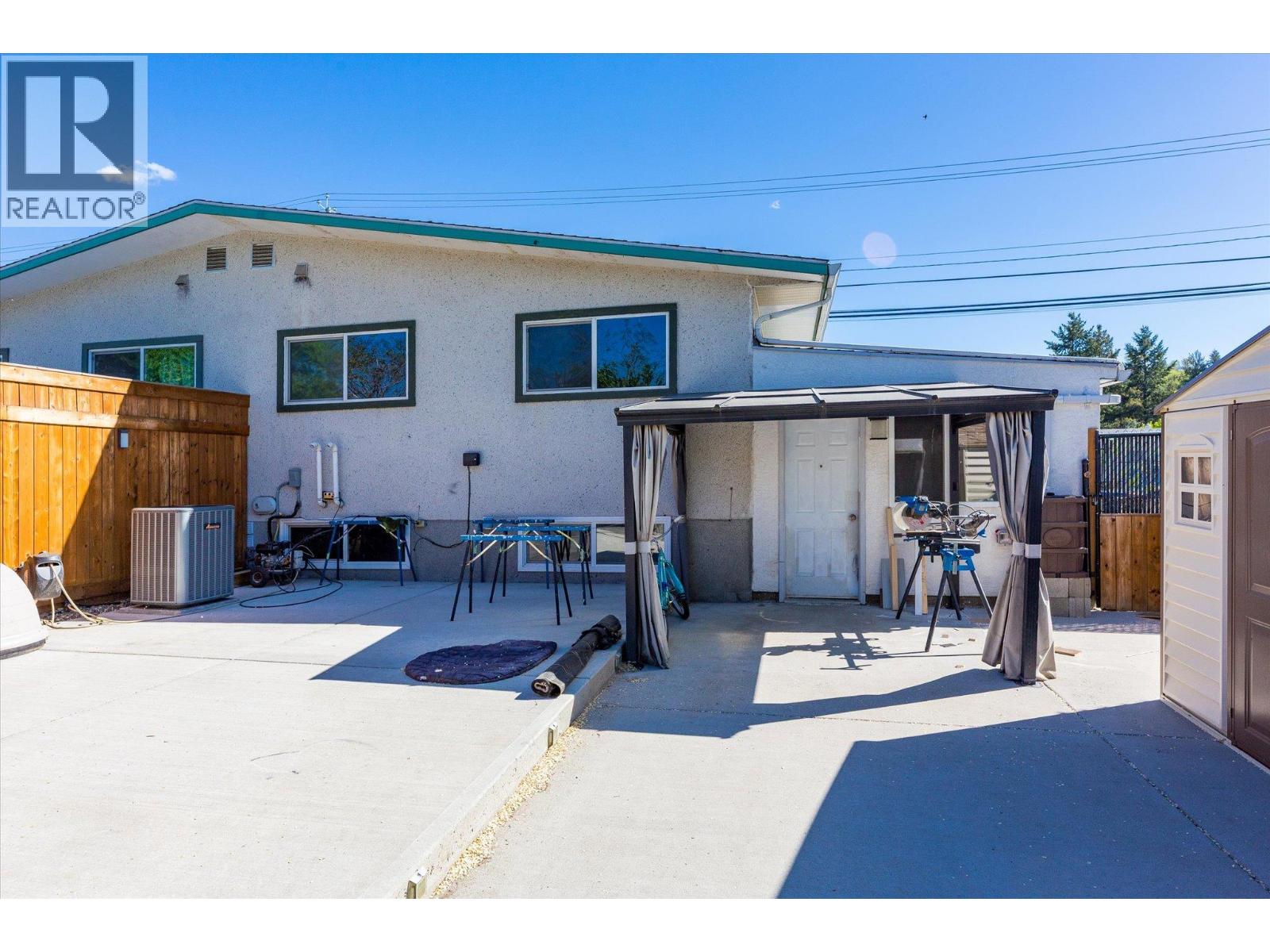 2946 Springfield Road, Kelowna, British Columbia  V1X 4N7 - Photo 2 - 10386516
