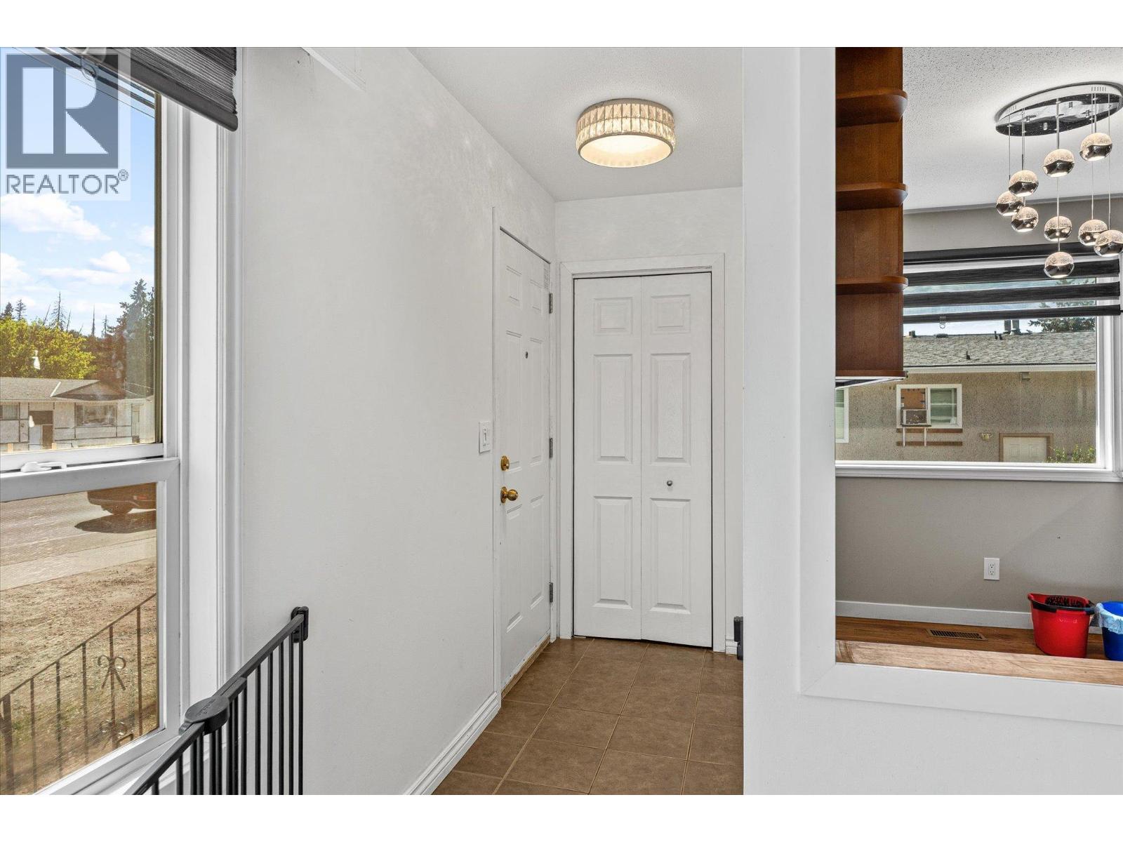 2946 Springfield Road, Kelowna, British Columbia  V1X 4N7 - Photo 9 - 10386516