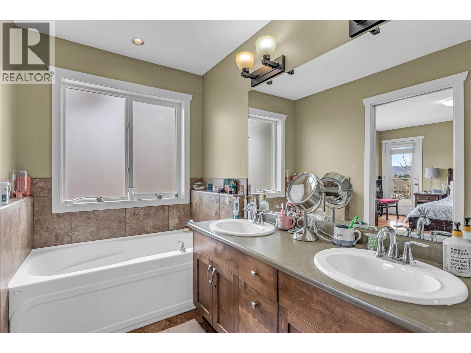 607 Lefevere Avenue, Kelowna, British Columbia  V1W 5G7 - Photo 34 - 10386444