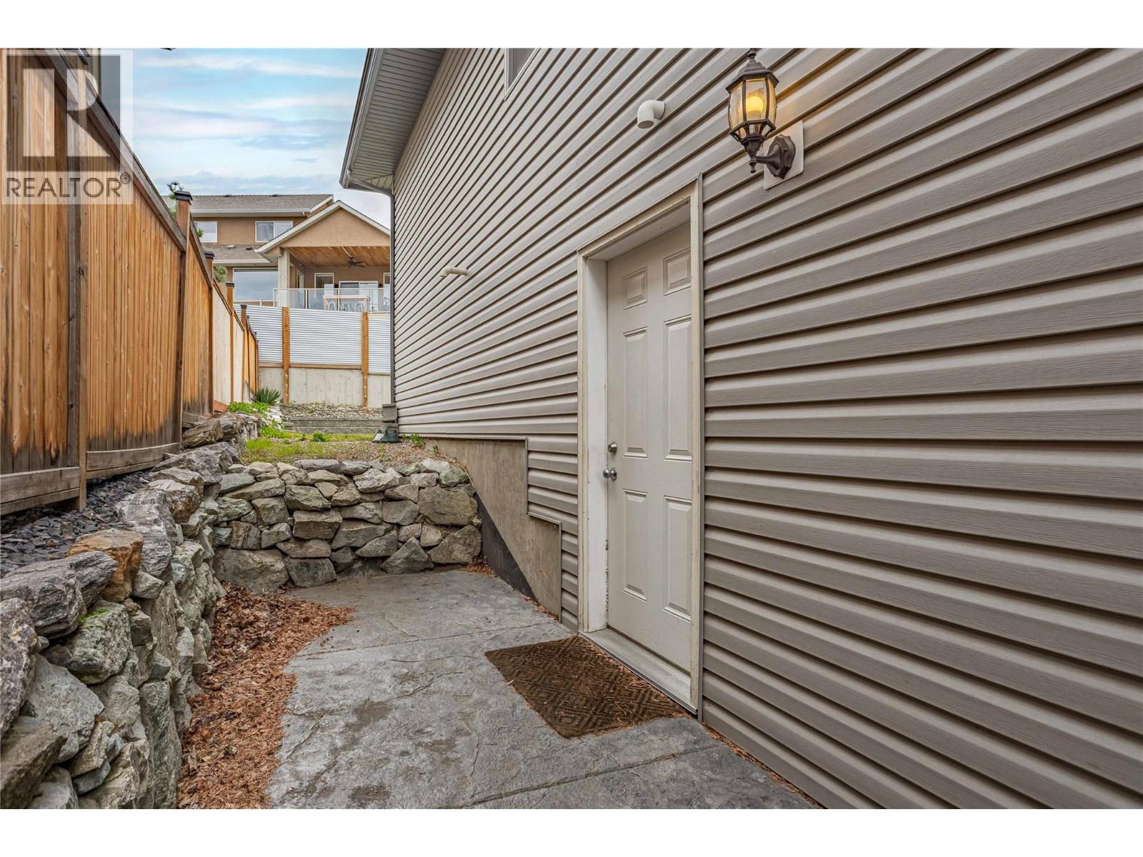 607 Lefevere Avenue, Kelowna, British Columbia  V1W 5G7 - Photo 41 - 10386444