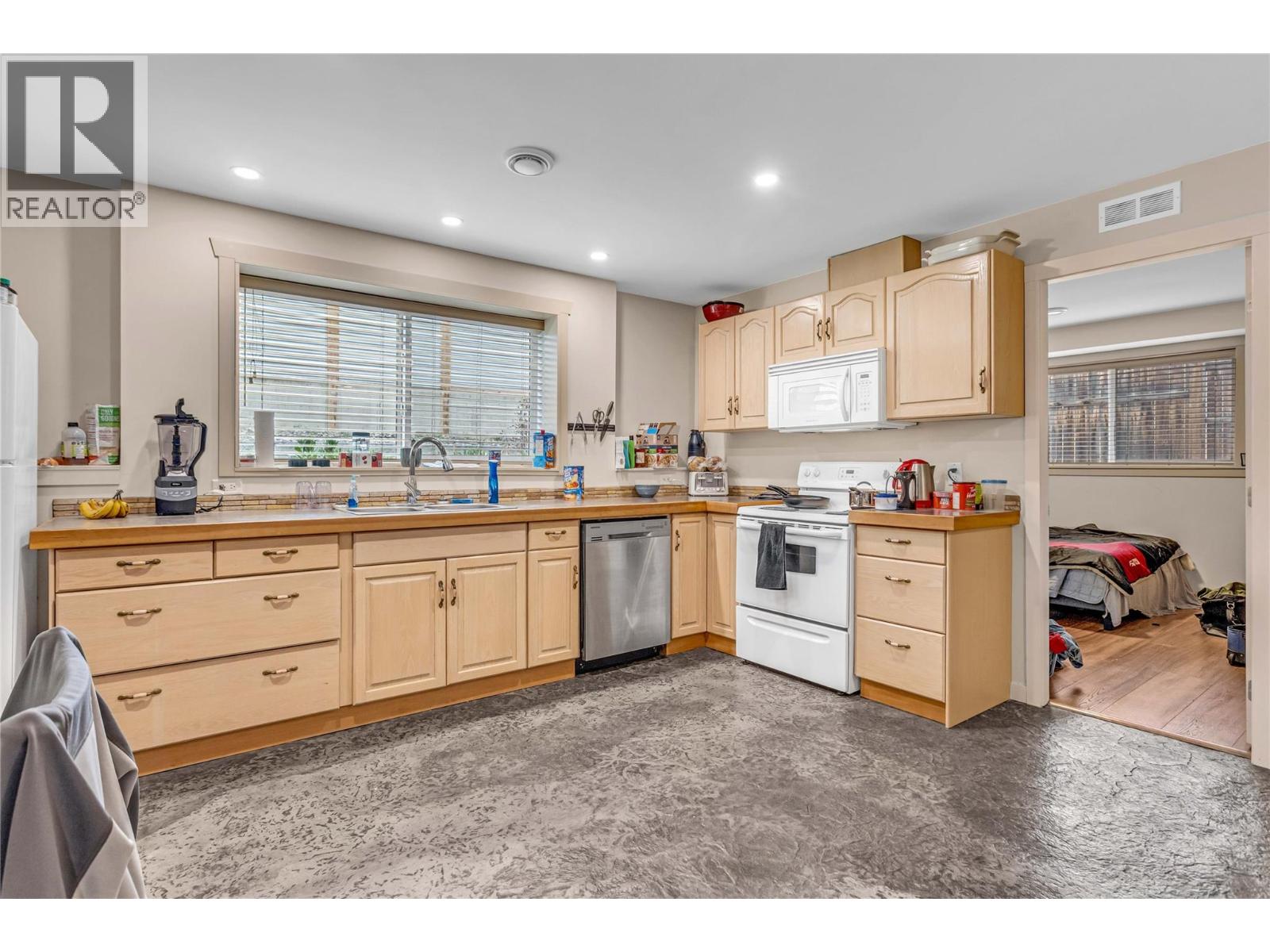 607 Lefevere Avenue, Kelowna, British Columbia  V1W 5G7 - Photo 46 - 10386444